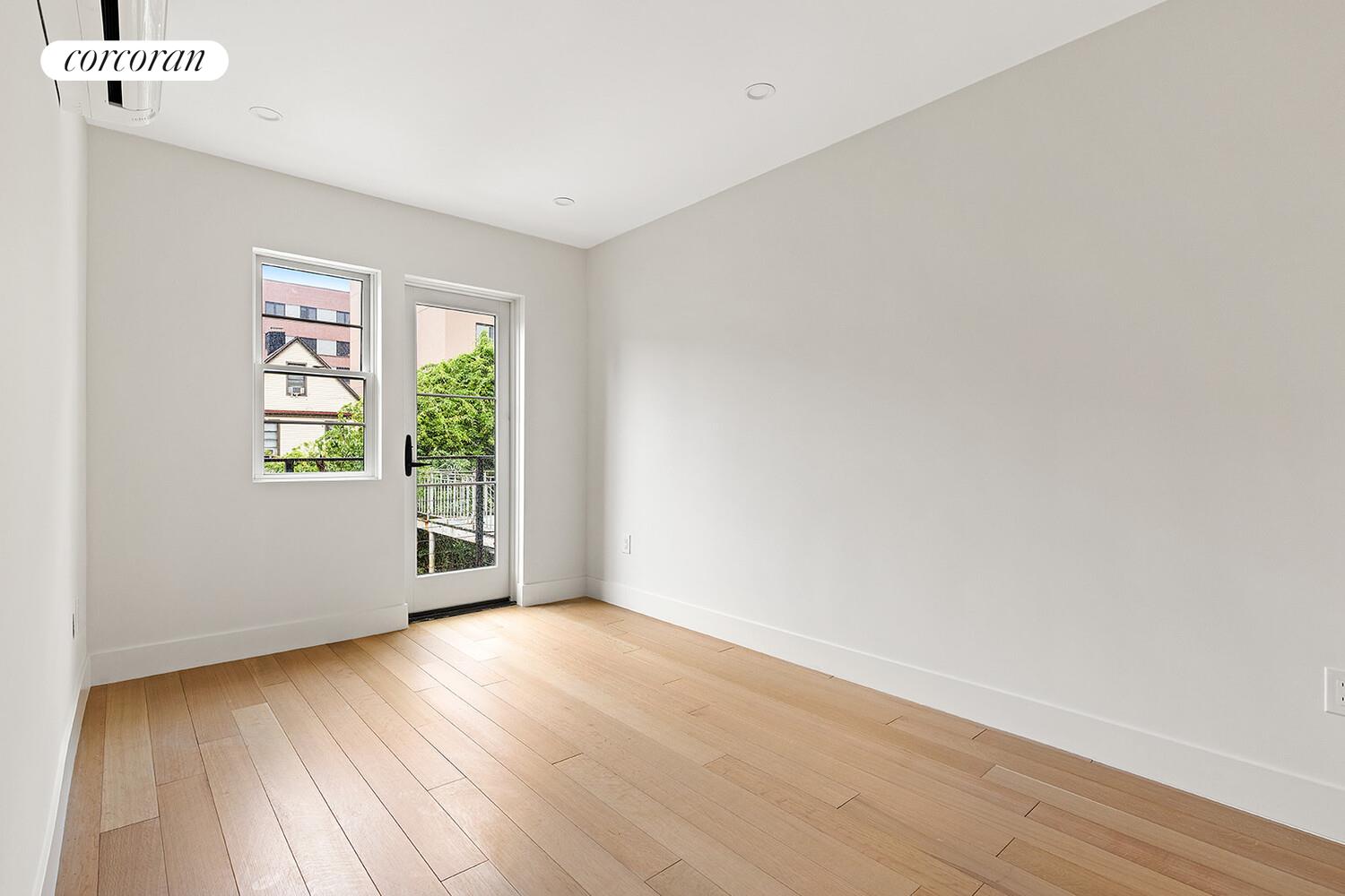 #9 photo, 31-59 30TH Street, クイーンズ区 Astoria , NY 11106