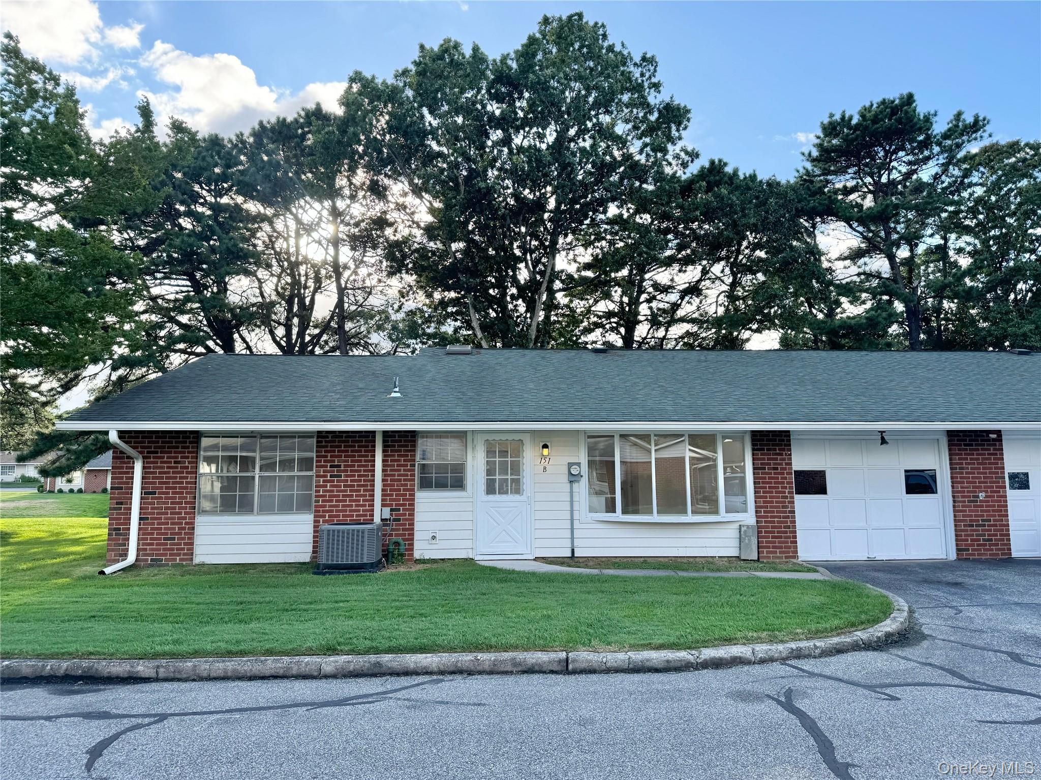 #1 photo, 151 Eastbourne Court, 东长岛 Ridge , NY 11961