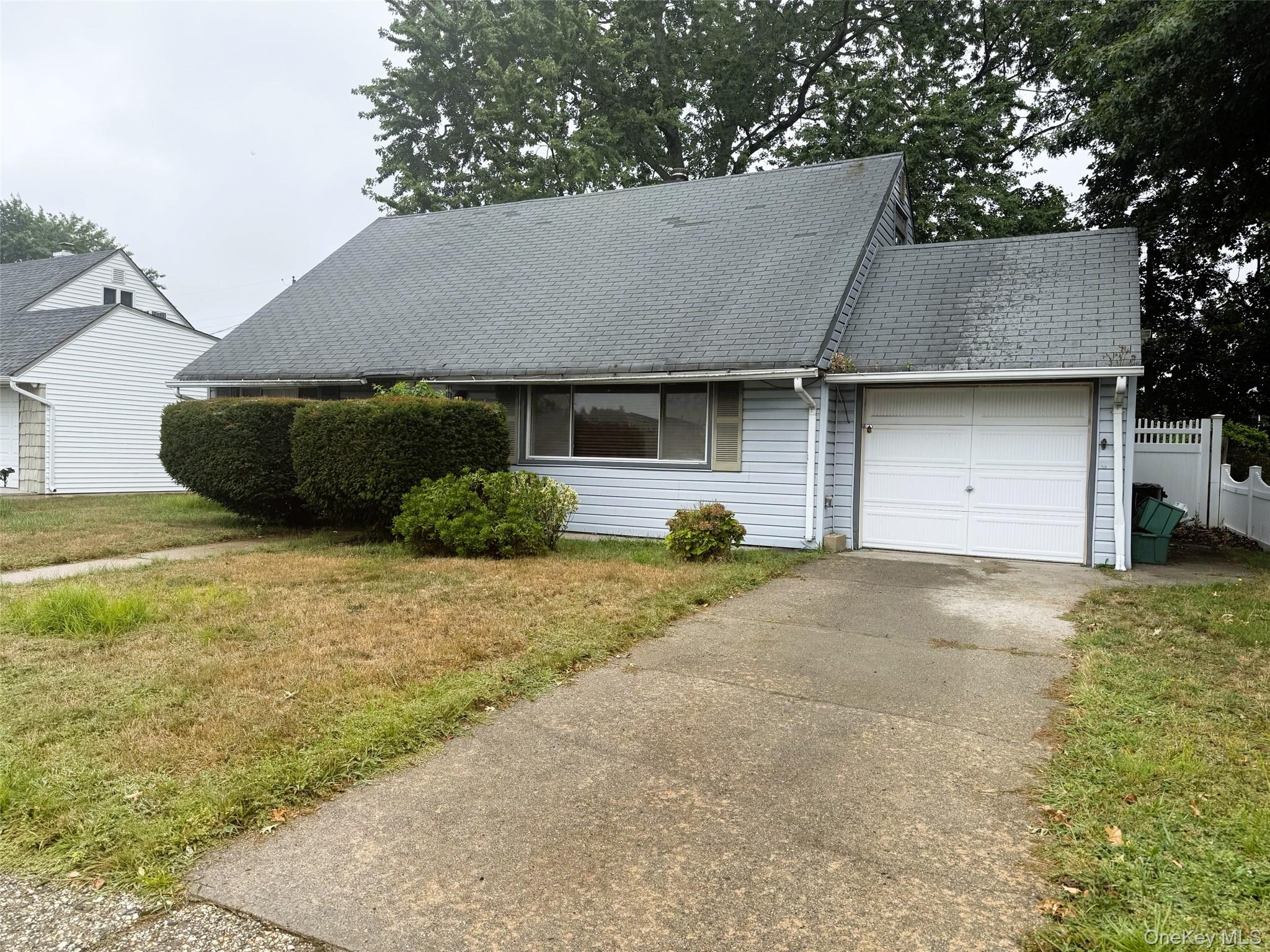 #1 photo, 3157 Brixton Lane, ナッソー郡 Levittown , NY 11756