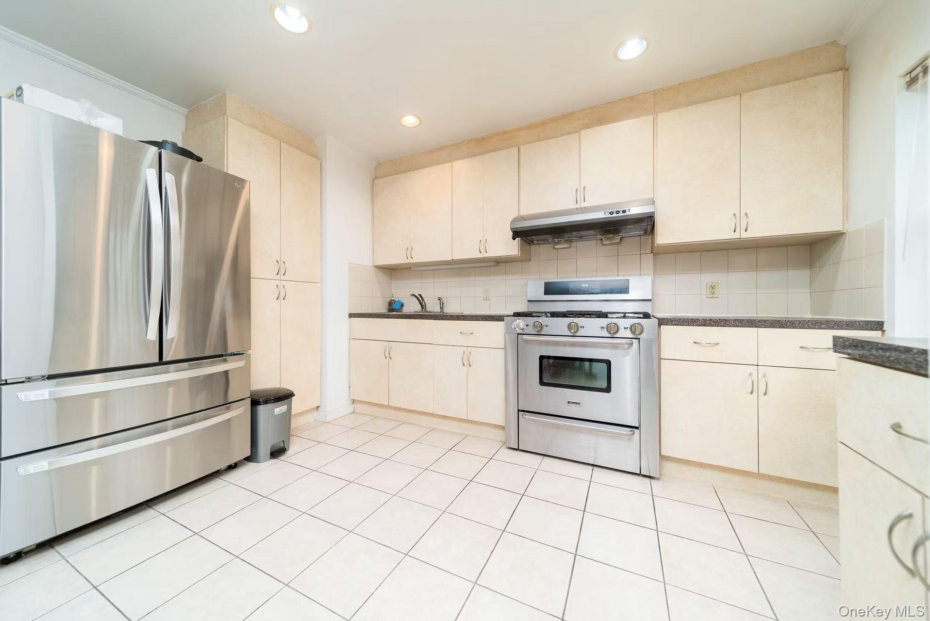 #8 photo, 166-61 17th Road, クイーンズ区 Whitestone , NY 11357