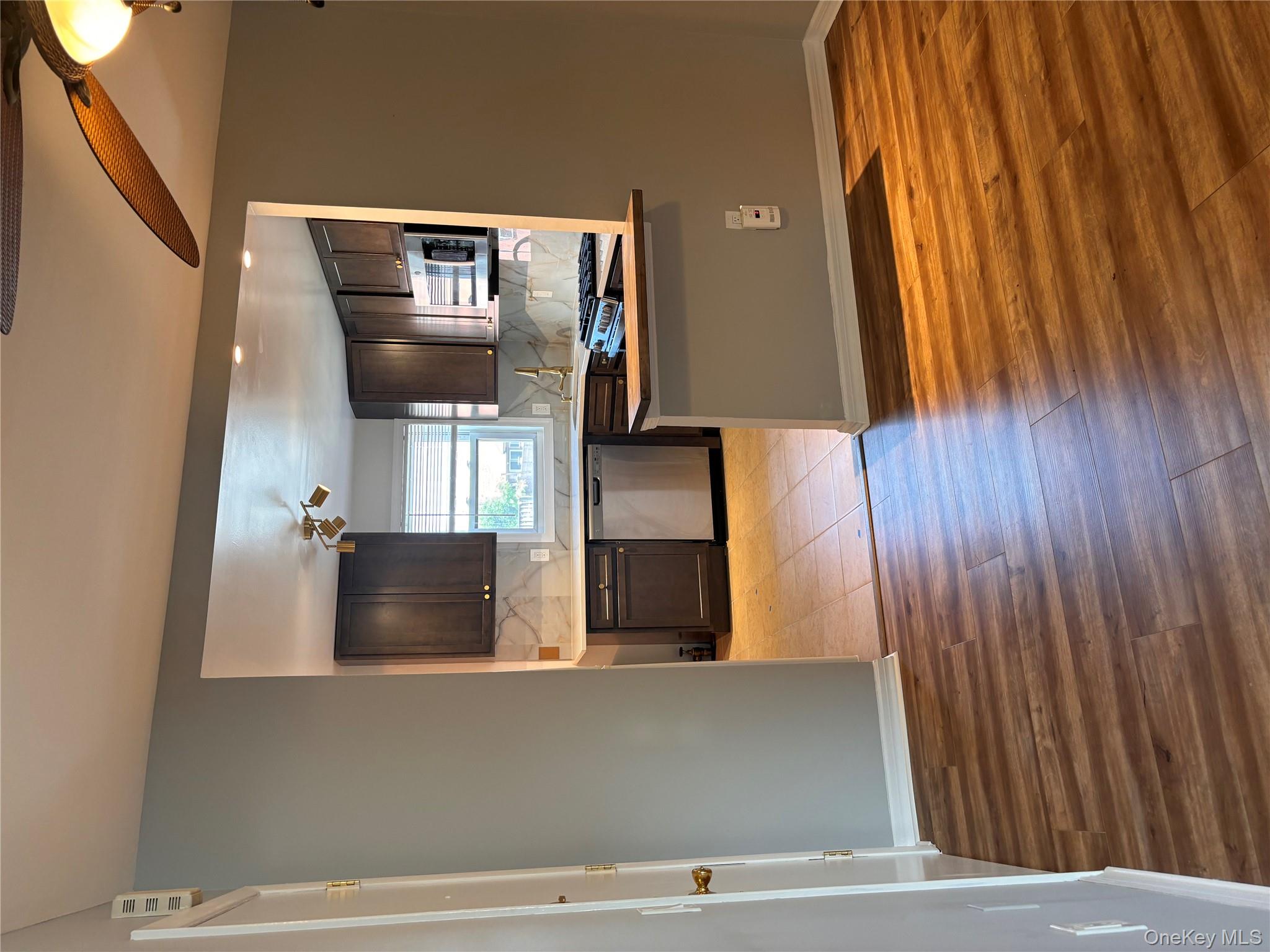 #1 photo, 6033 60th Street, 皇后区 麦斯佩斯 Maspeth , NY 11378