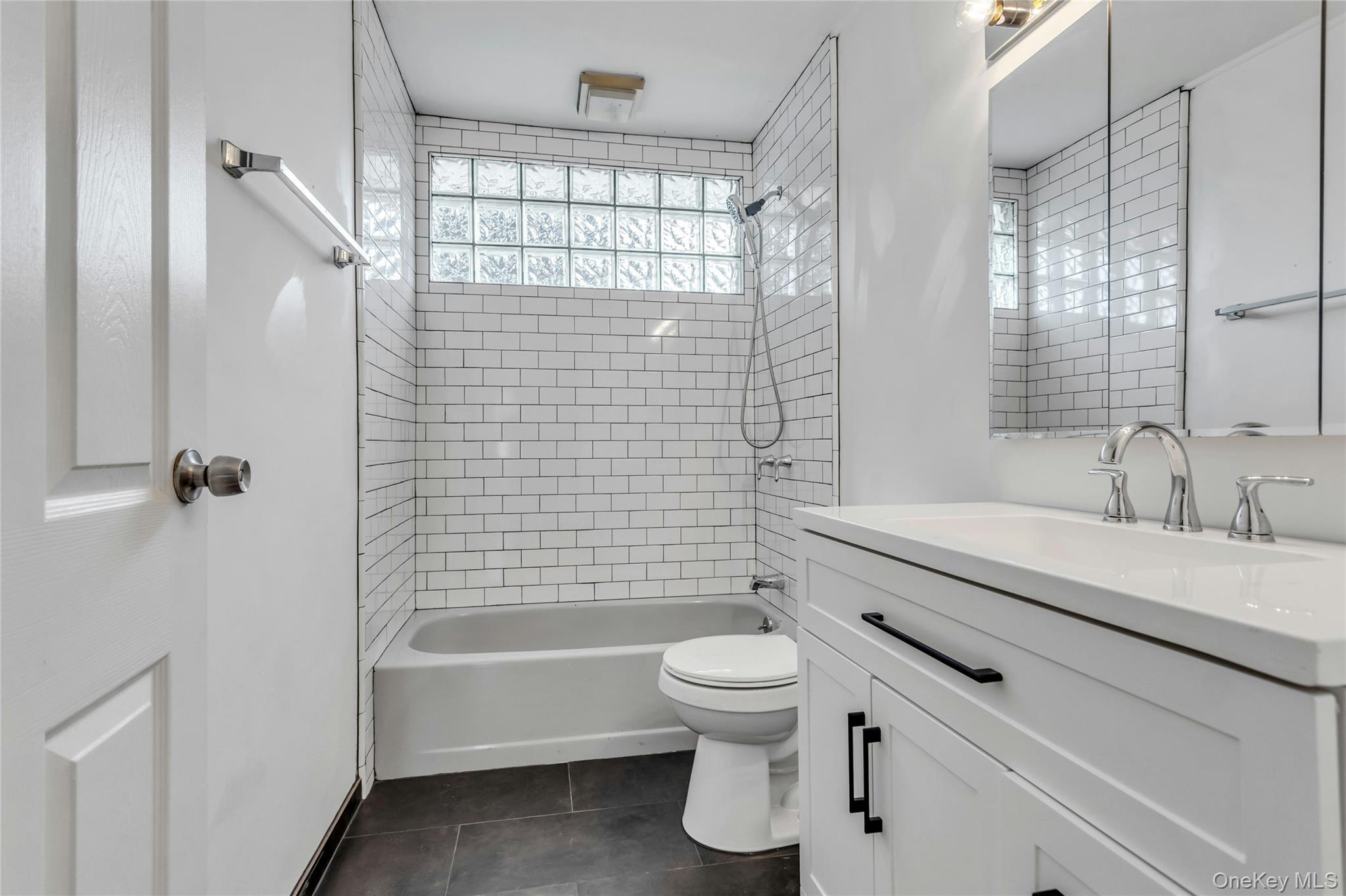 #18 photo, 344 N Hickory Street, ナッソー郡 Massapequa , NY 11758