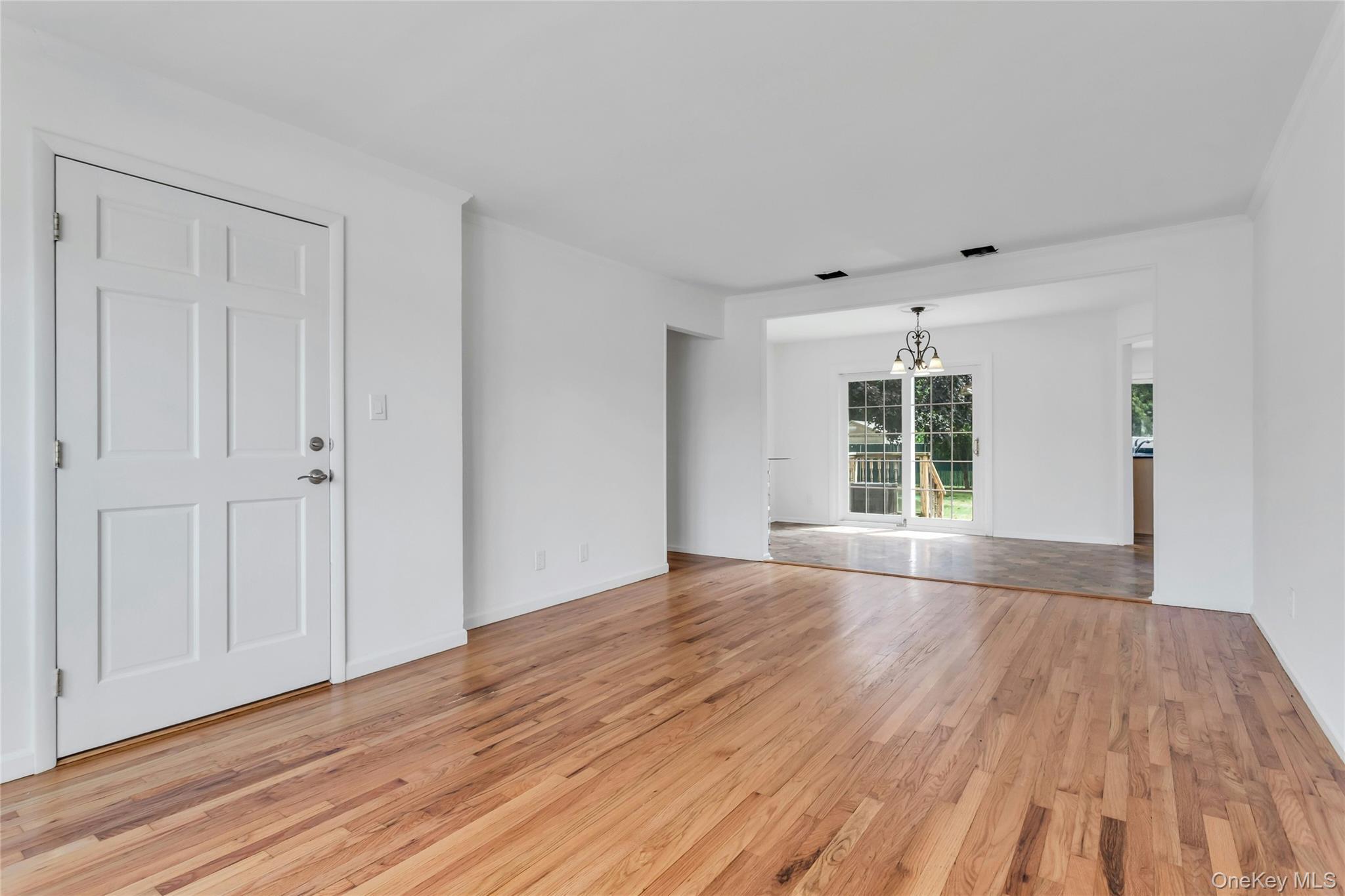 #19 photo, 344 N Hickory Street, ナッソー郡 Massapequa , NY 11758