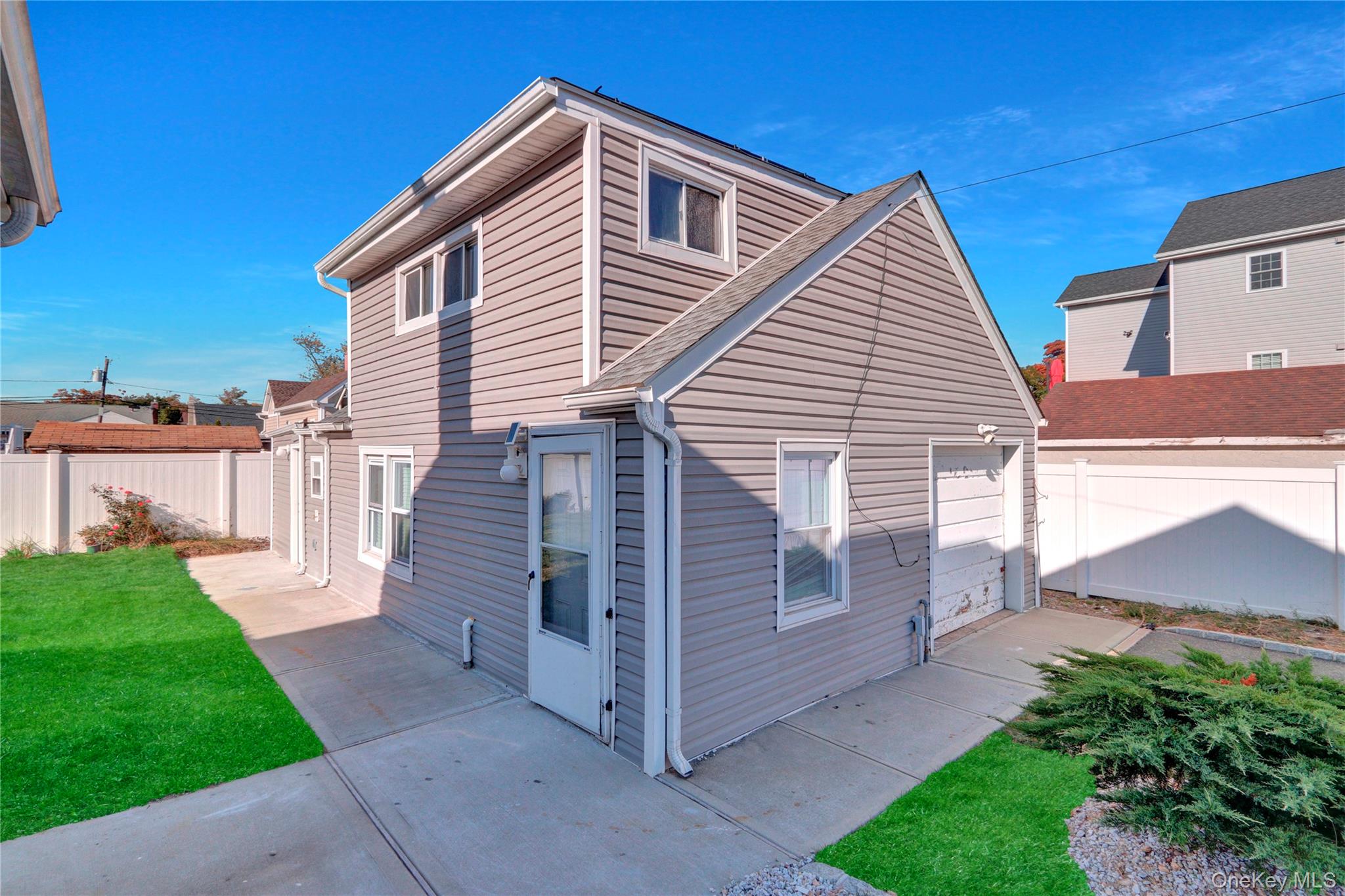 #1 photo, 70 Orchard Street, 東長島 Lindenhurst , NY 11757