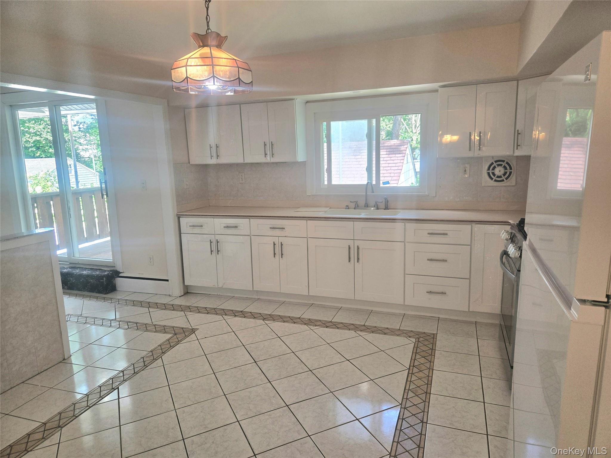 #3 photo, 581 Meacham Avenue, ナッソー郡 Elmont , NY 11003