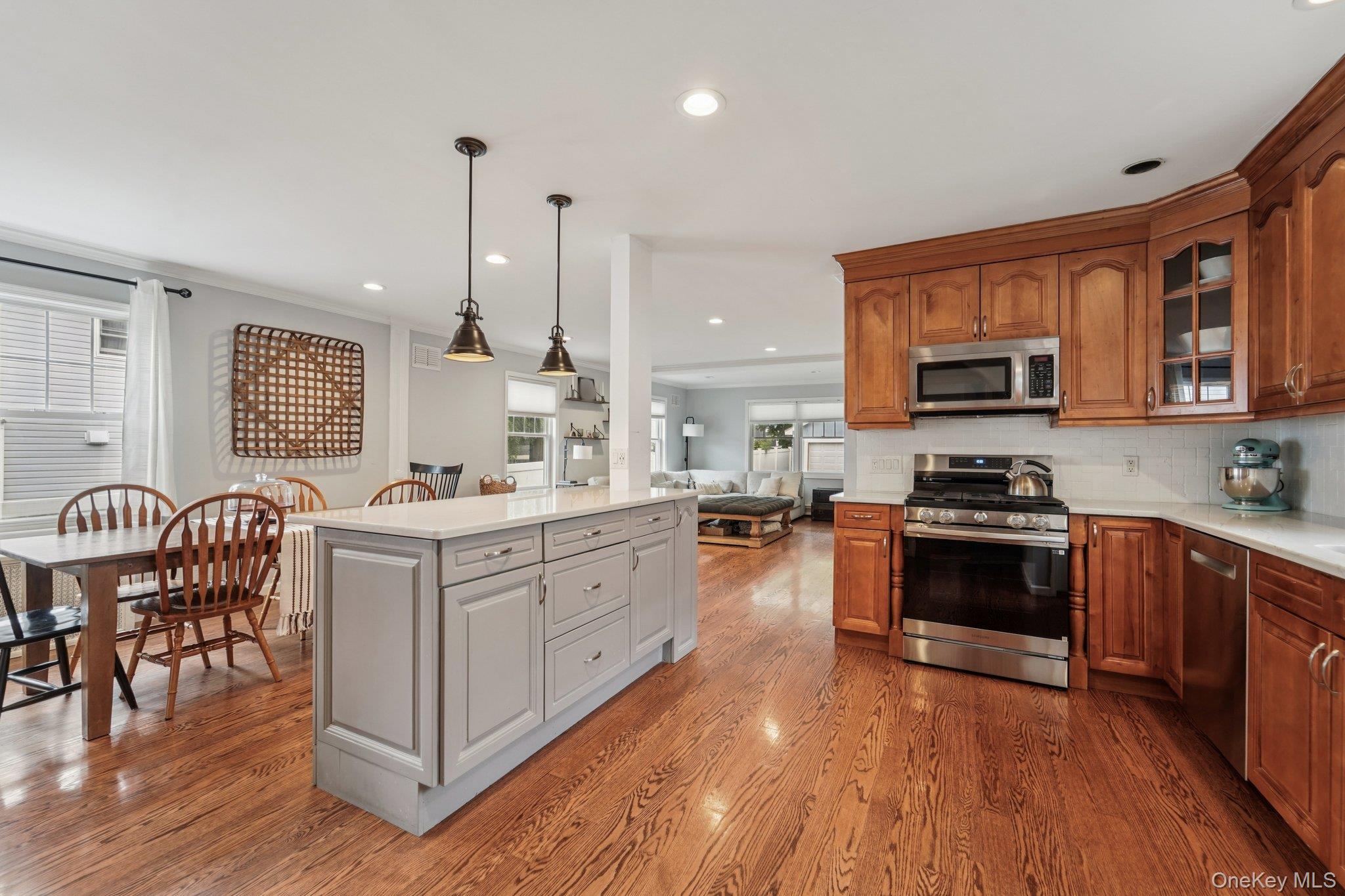 #17 photo, 74 Lincoln Avenue, Pearl River , NY 10965