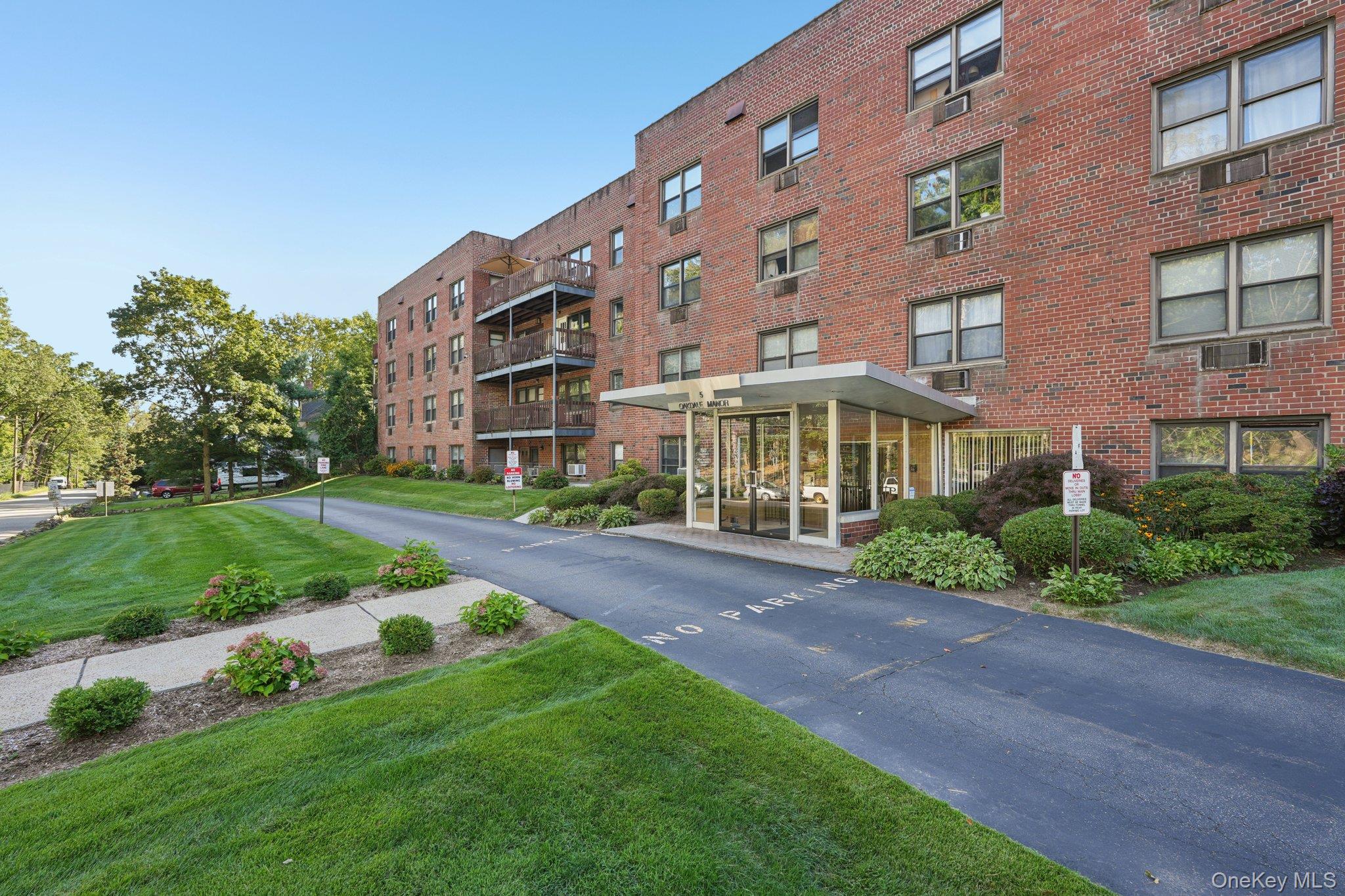 #3 photo, 5 Oakdale Manor, Suffern , NY 10901