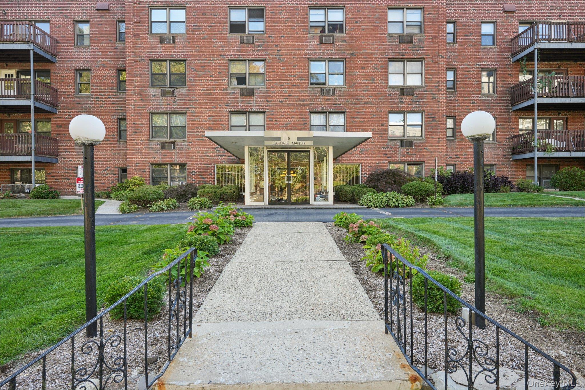 #4 photo, 5 Oakdale Manor, Suffern , NY 10901