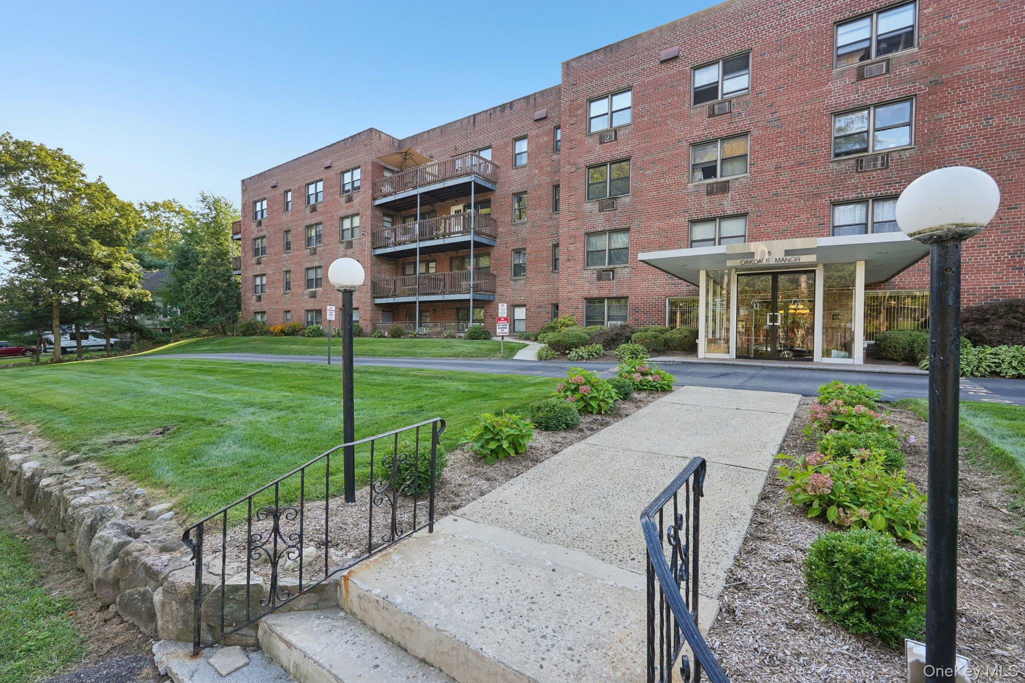 #5 photo, 5 Oakdale Manor, Suffern , NY 10901