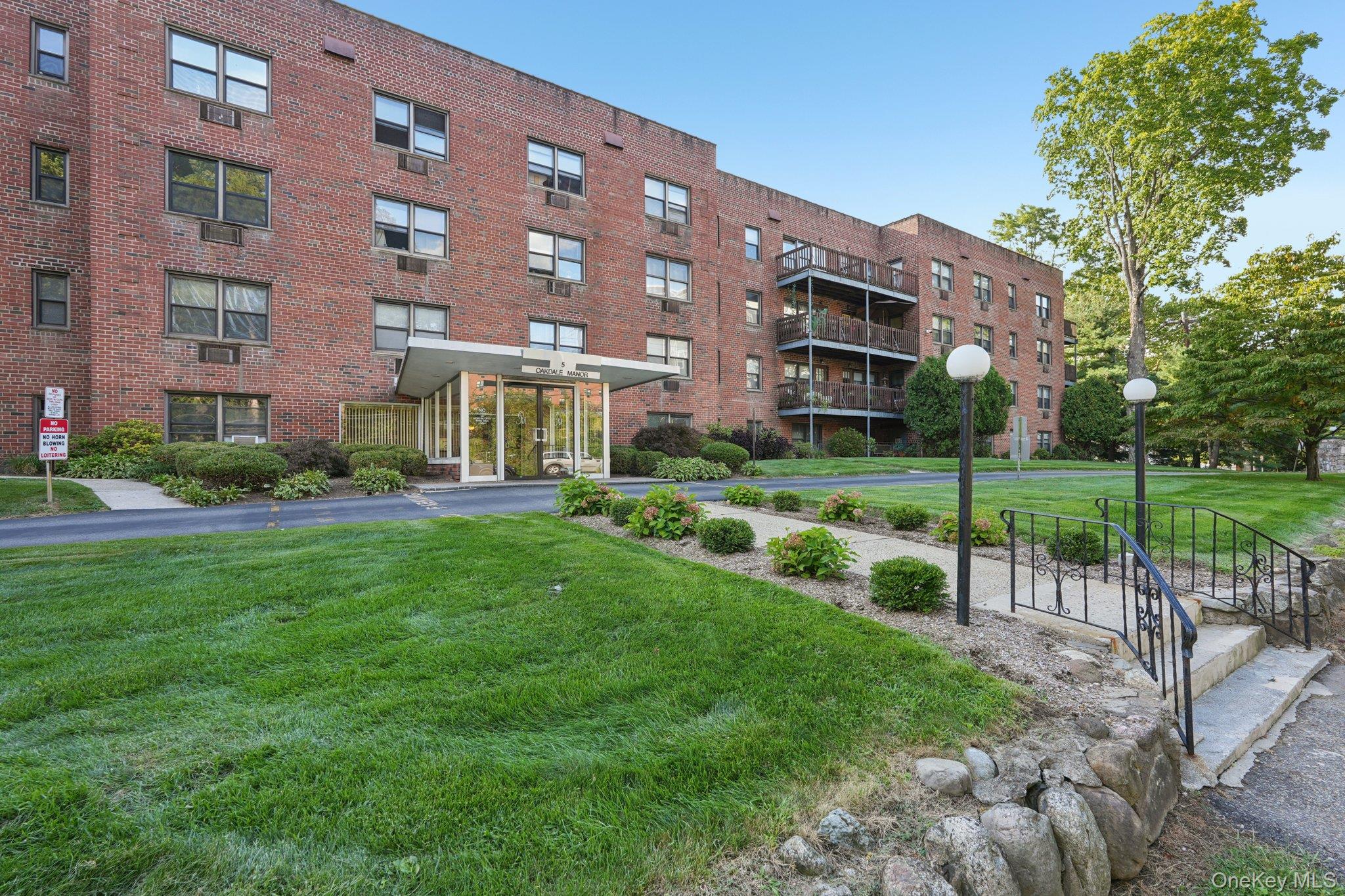 #6 photo, 5 Oakdale Manor, Suffern , NY 10901