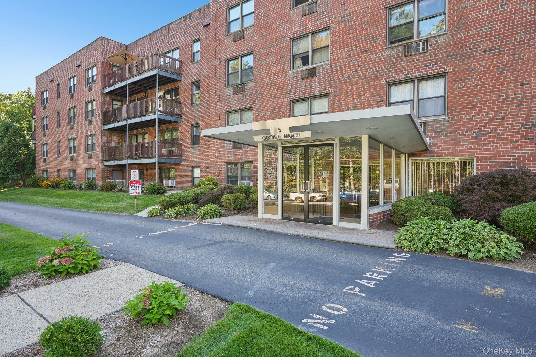 #7 photo, 5 Oakdale Manor, Suffern , NY 10901