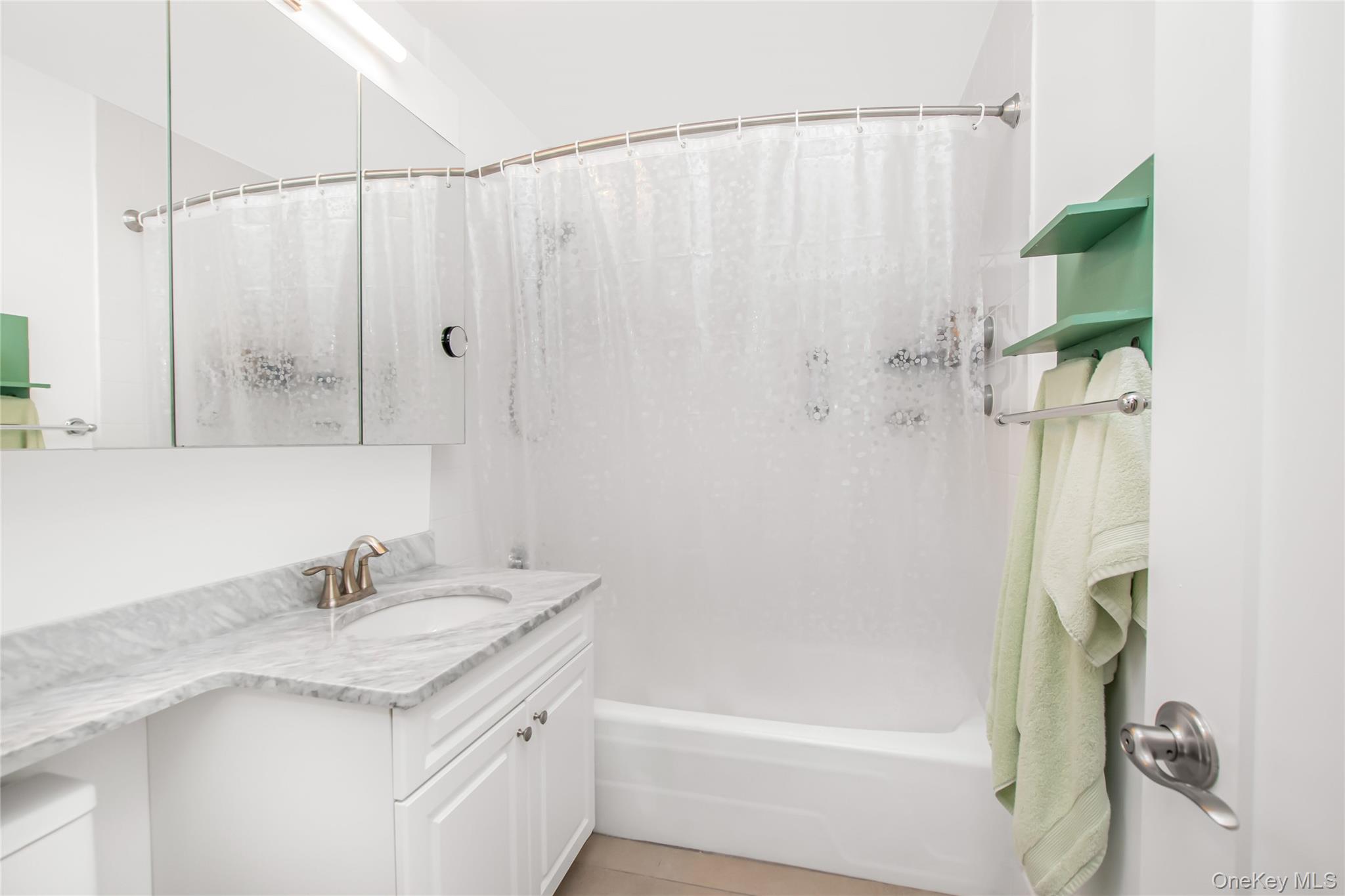 #8 photo, 3333 Henry Hudson Parkway, ブロンクス区 Bronx , NY 10463