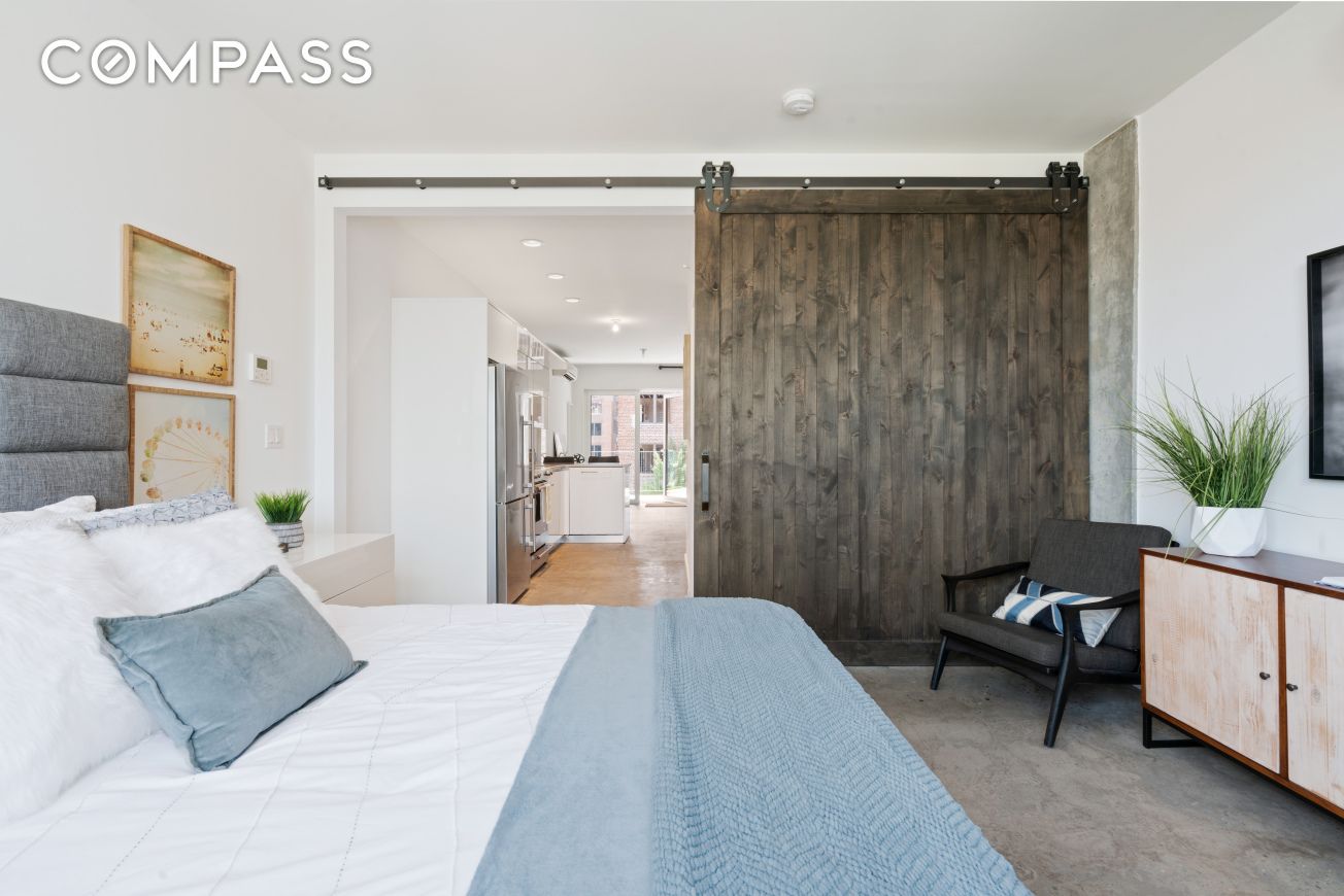 #8 photo, 651 New York Avenue, ブルックリン区 Wingate , NY 11203