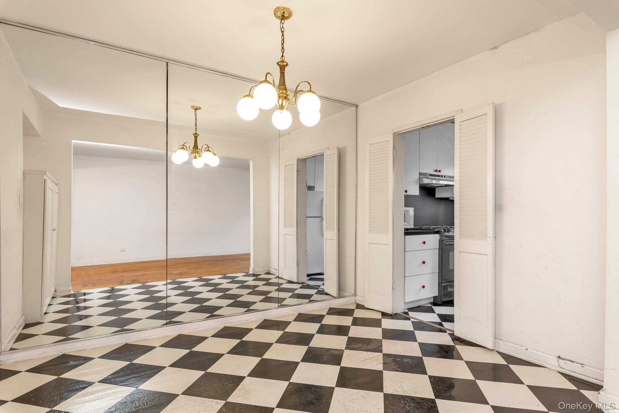 #6 photo, 68-61 Yellowstone Boulevard, クイーンズ区 Forest Hills , NY 11375