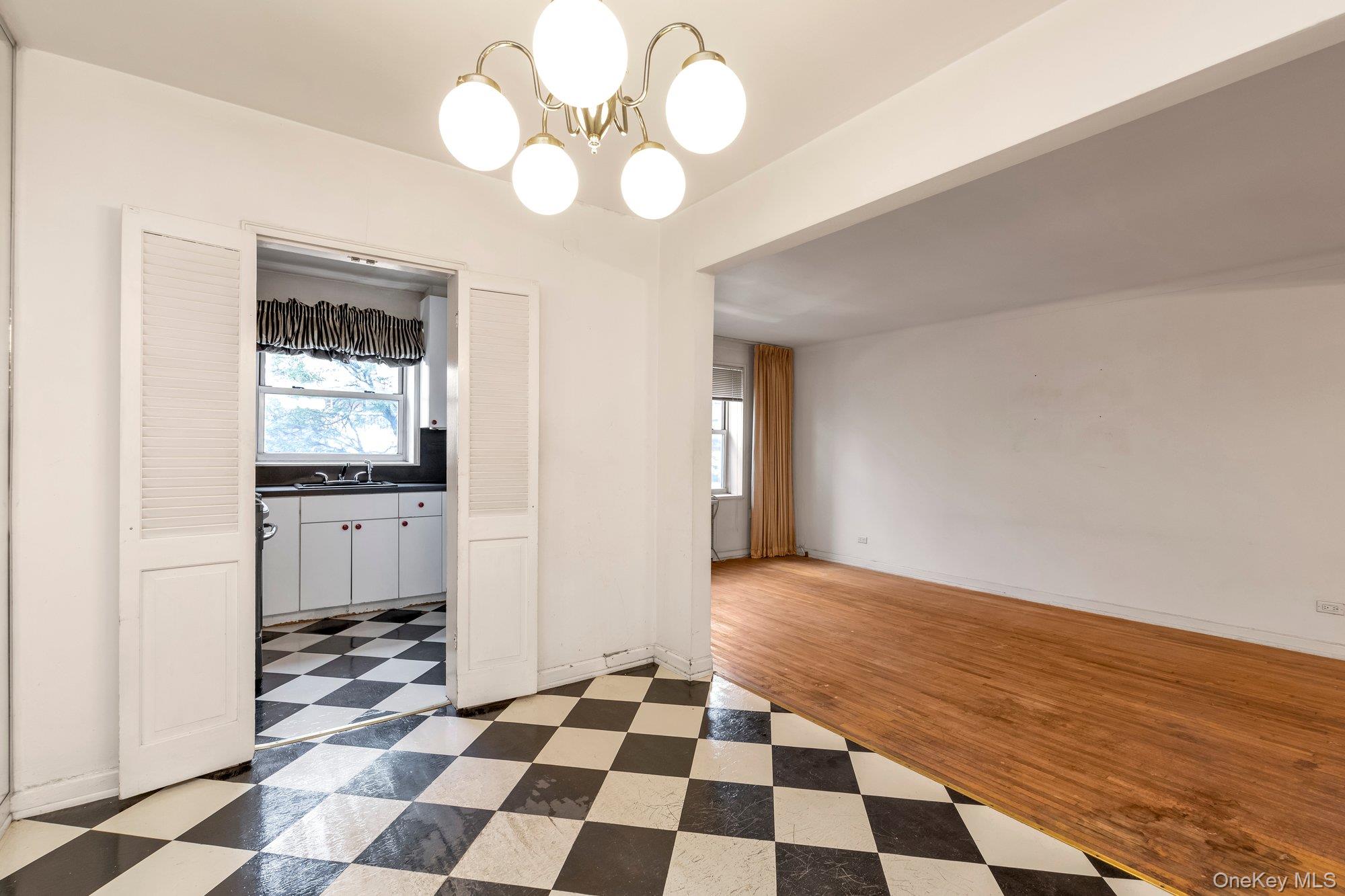 #7 photo, 68-61 Yellowstone Boulevard, クイーンズ区 Forest Hills , NY 11375