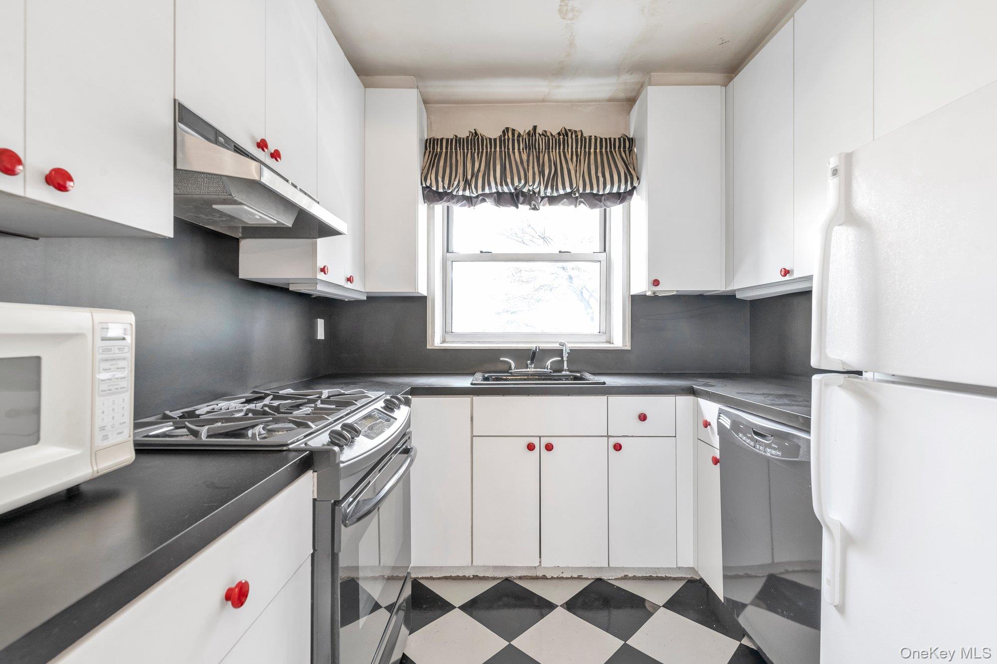 #8 photo, 68-61 Yellowstone Boulevard, クイーンズ区 Forest Hills , NY 11375