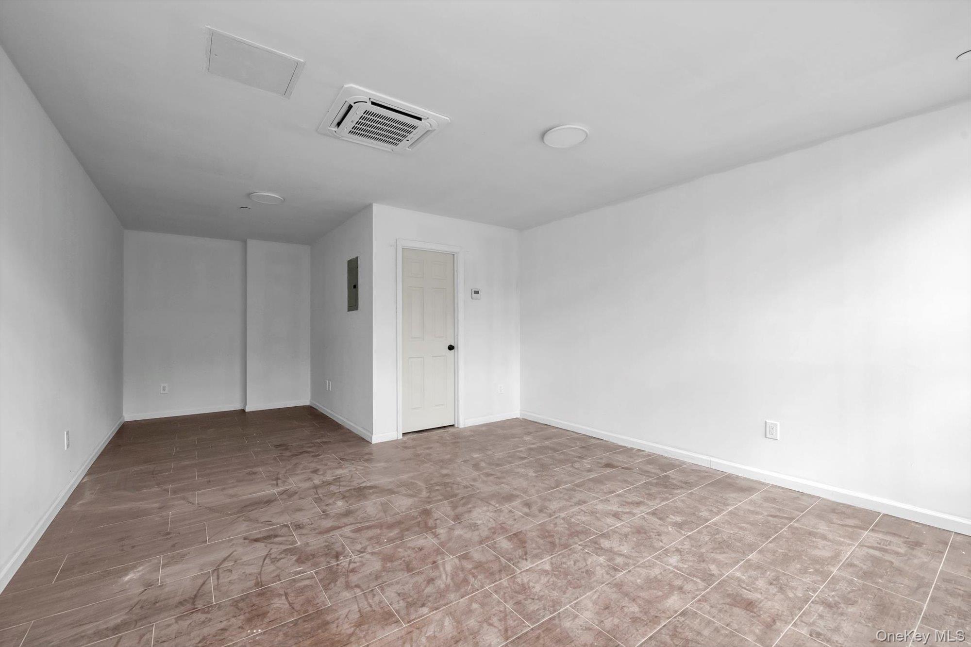 #3 photo, 106-29 Guy R Brewer Boulevard, クイーンズ区 Jamaica , NY 11433