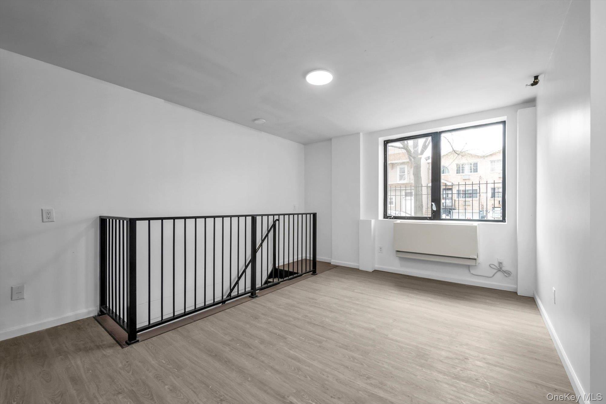 #5 photo, 106-29 Guy R Brewer Boulevard, クイーンズ区 Jamaica , NY 11433