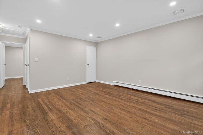 #11 photo, 39 YENNICOCK, Port Washington , NY 11050