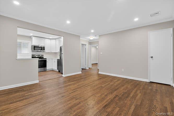 #5 photo, 39 YENNICOCK, Port Washington , NY 11050