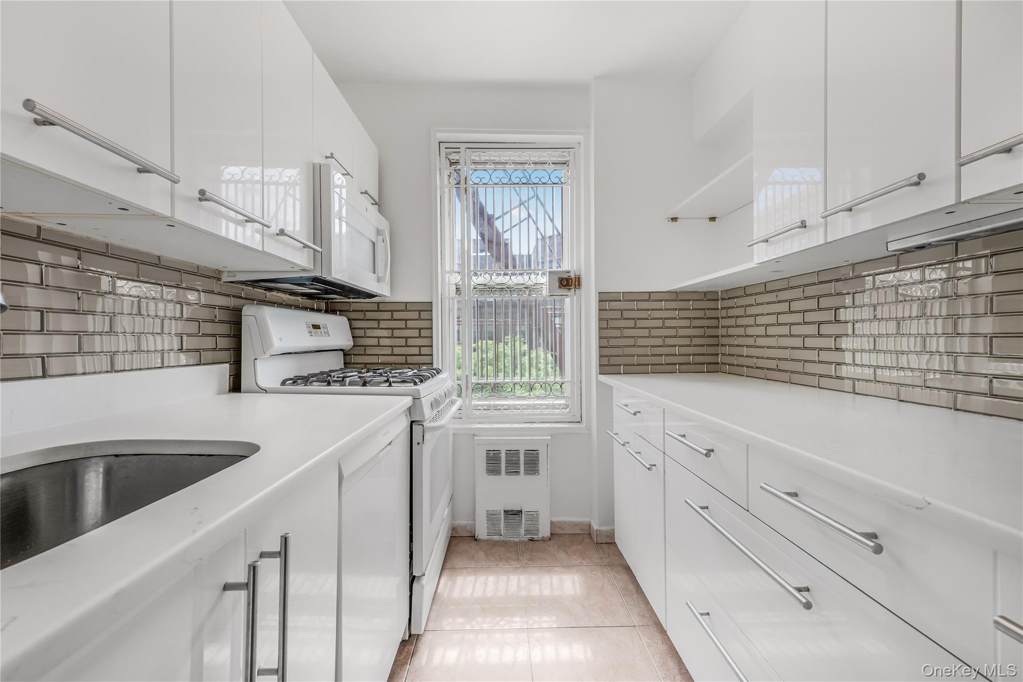 #1 photo, 72-10 112 Street, 皇后区 森林小丘 Forest Hills , NY 11375