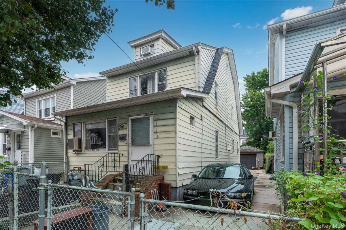 #1 photo, 15824 75th Road, फ्लशिंग Flushing , NY 11366