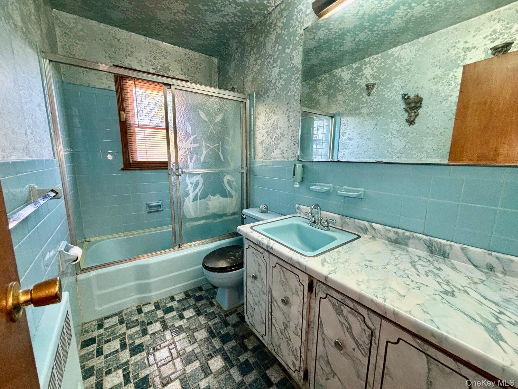 #16 photo, 10 13th Avenue, サフォーク郡 West Babylon , NY 11704