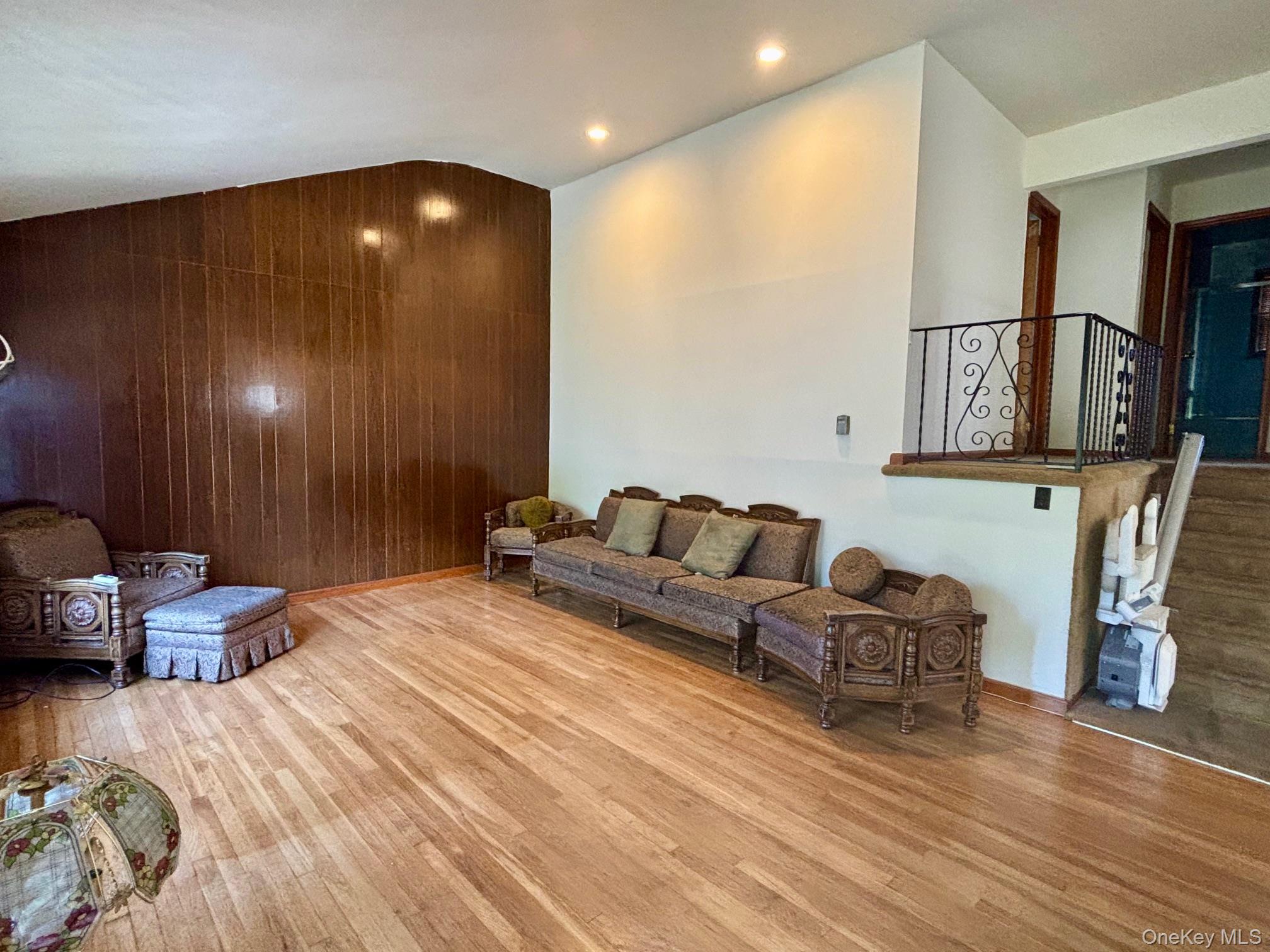 #5 photo, 10 13th Avenue, サフォーク郡 West Babylon , NY 11704