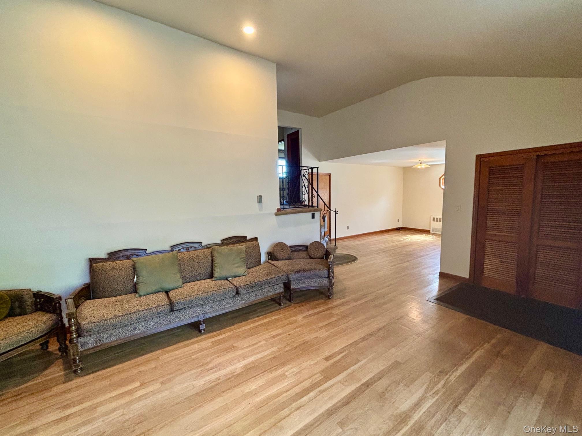 #6 photo, 10 13th Avenue, サフォーク郡 West Babylon , NY 11704