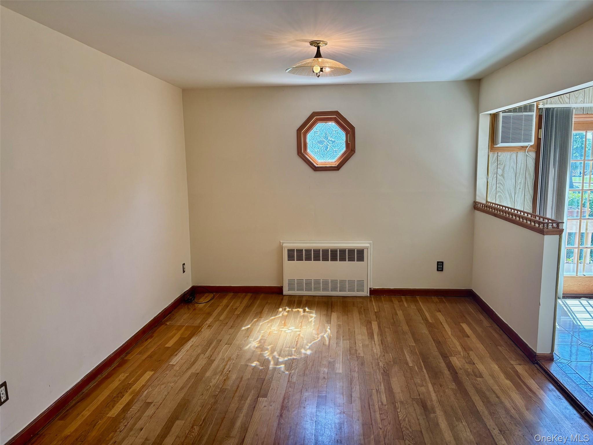 #7 photo, 10 13th Avenue, サフォーク郡 West Babylon , NY 11704