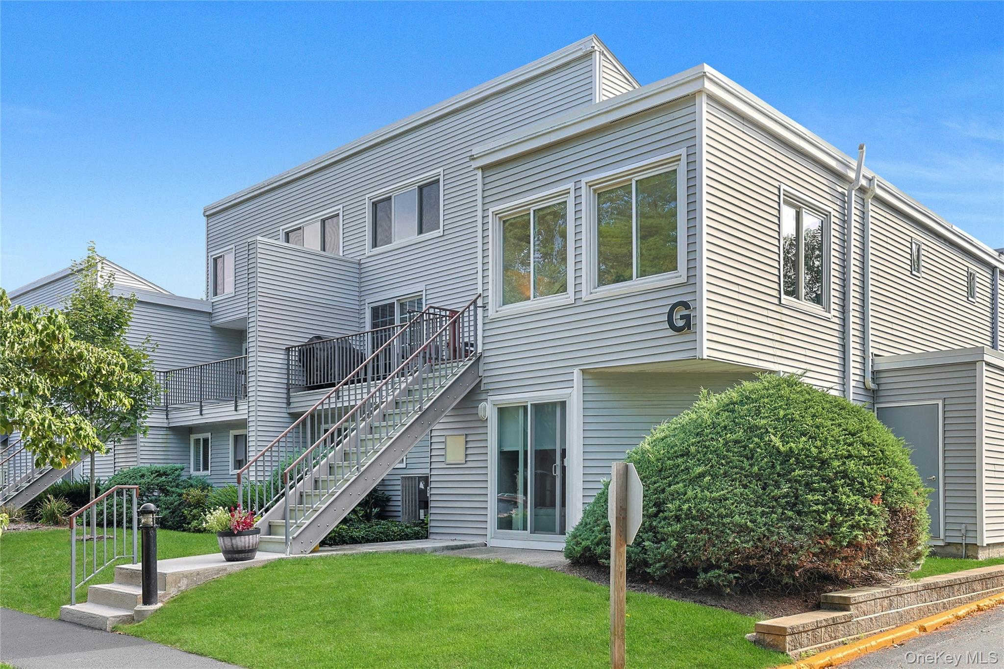 #1 photo, 208 Harris Road, Bedford Hills , NY 10507