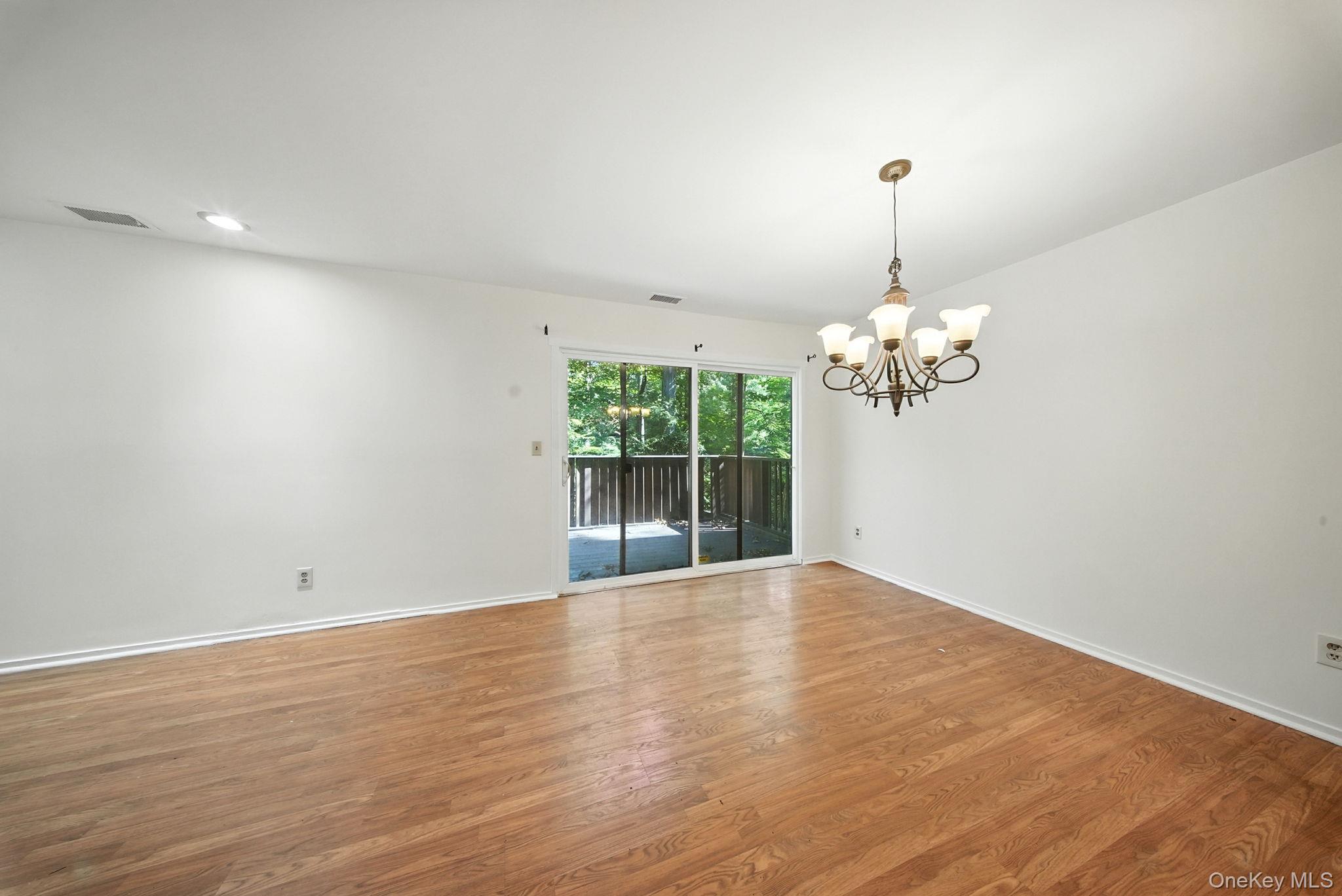 #11 photo, 4 Aspen Court, Woodbury , NY 10930