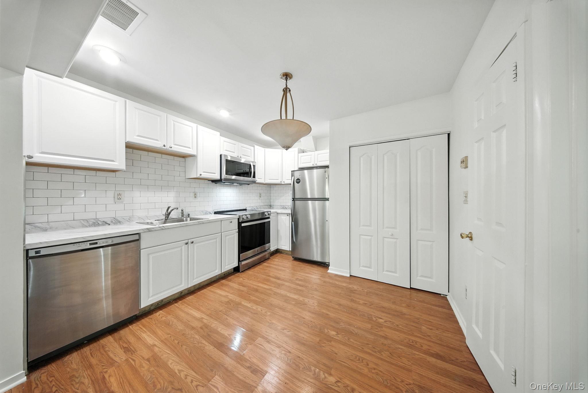 #13 photo, 4 Aspen Court, Woodbury , NY 10930