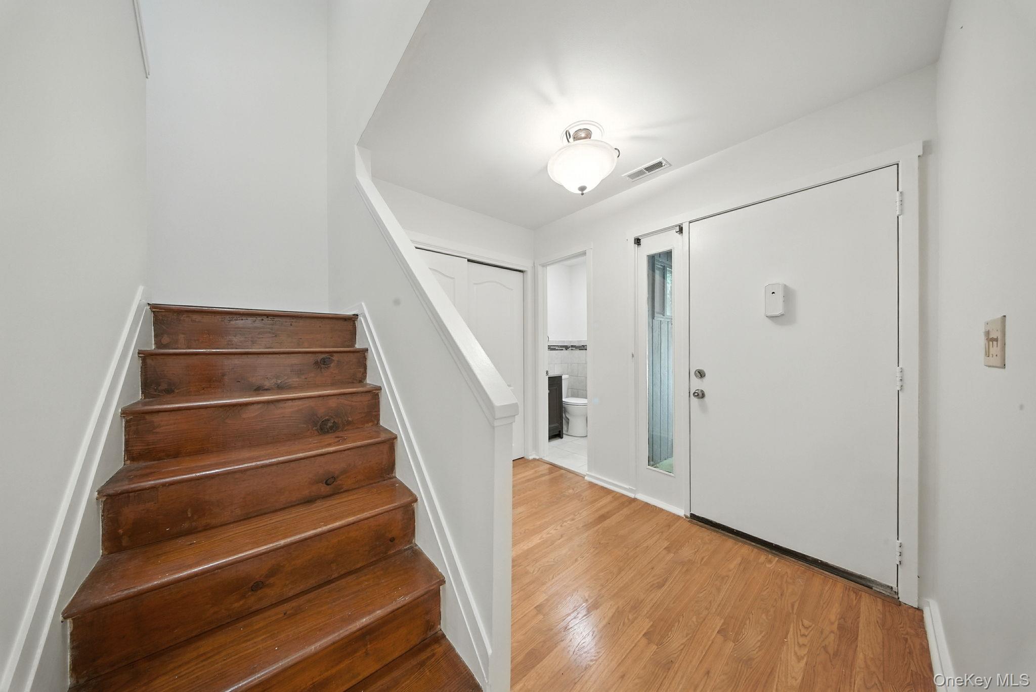 #6 photo, 4 Aspen Court, Woodbury , NY 10930