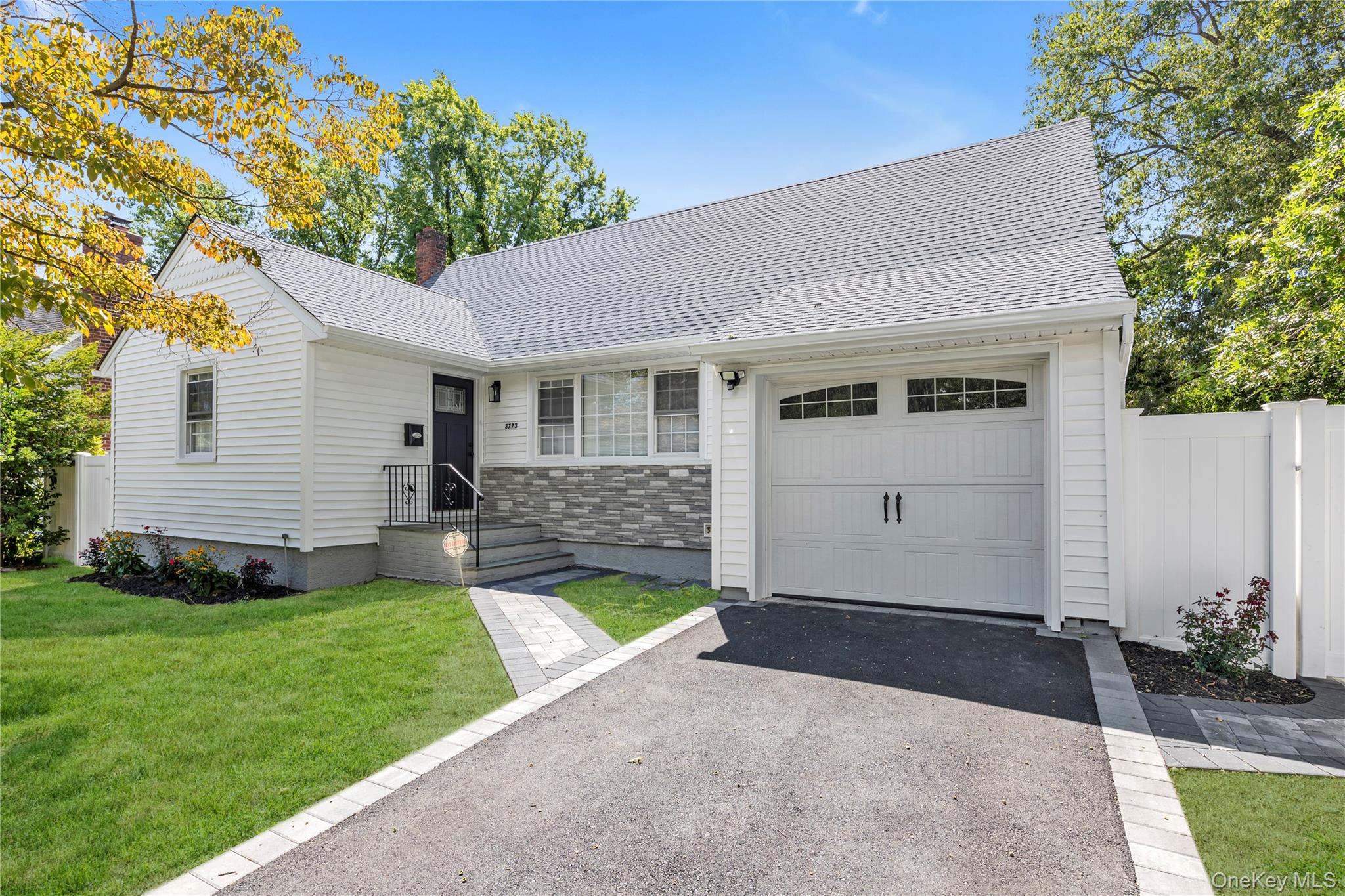 #1 photo, 3773 W Arthur Avenue, नासाउ काउंटी Seaford , NY 11783