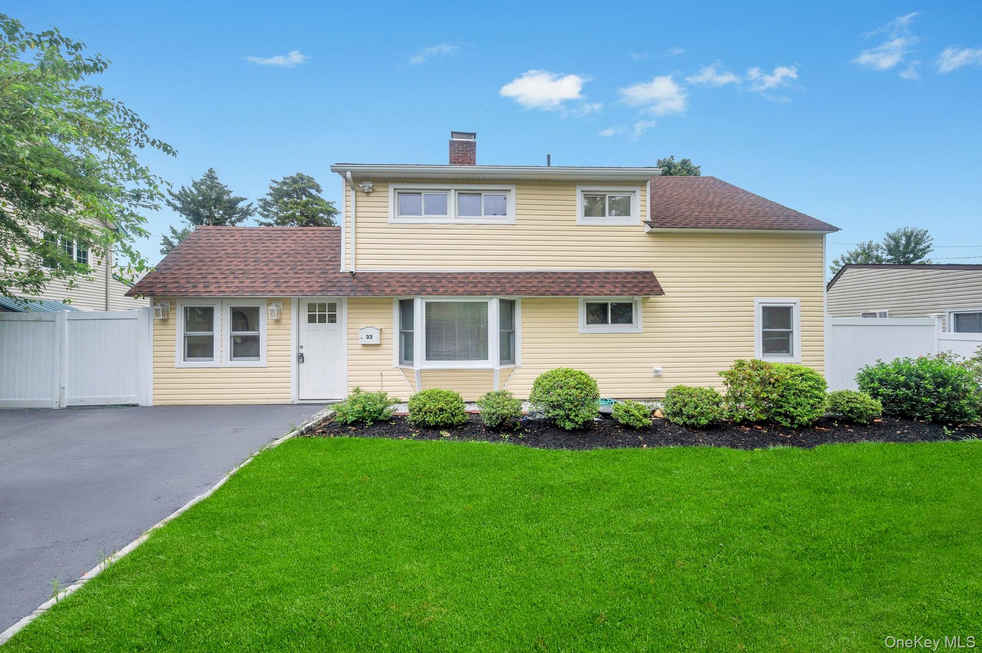 #1 photo, 33 Beacon Lane, ناسو Hicksville , NY 11801