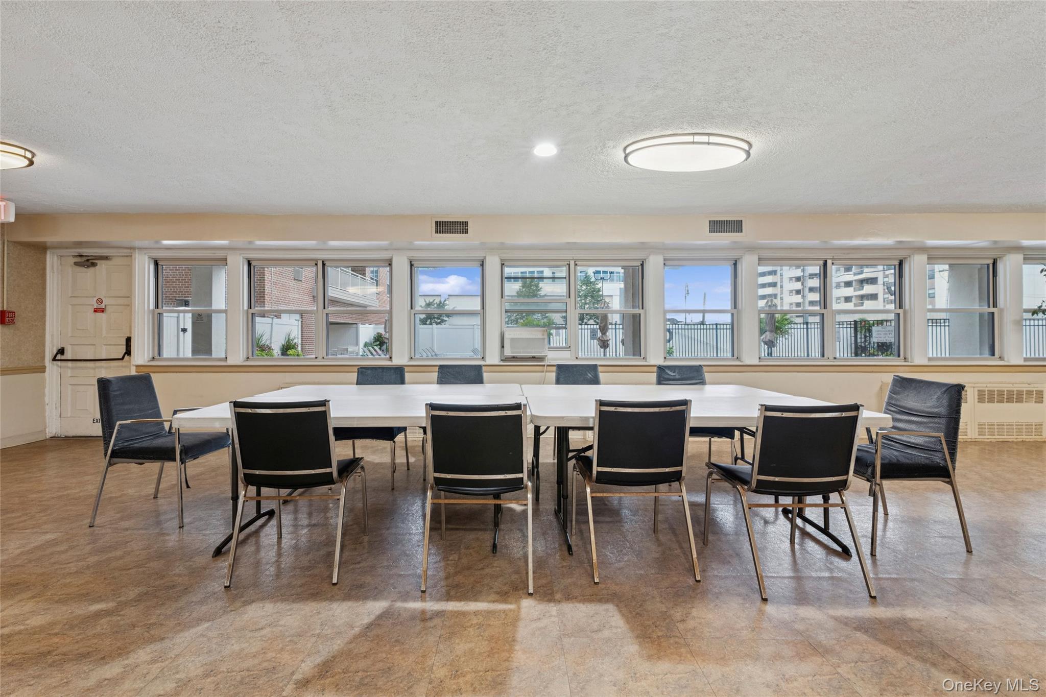 #20 photo, 410 E Broadway, ナッソー郡 Long Beach , NY 11561