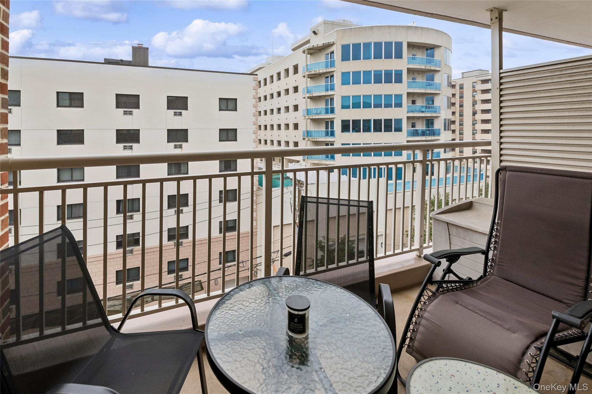 #9 photo, 410 E Broadway, ナッソー郡 Long Beach , NY 11561