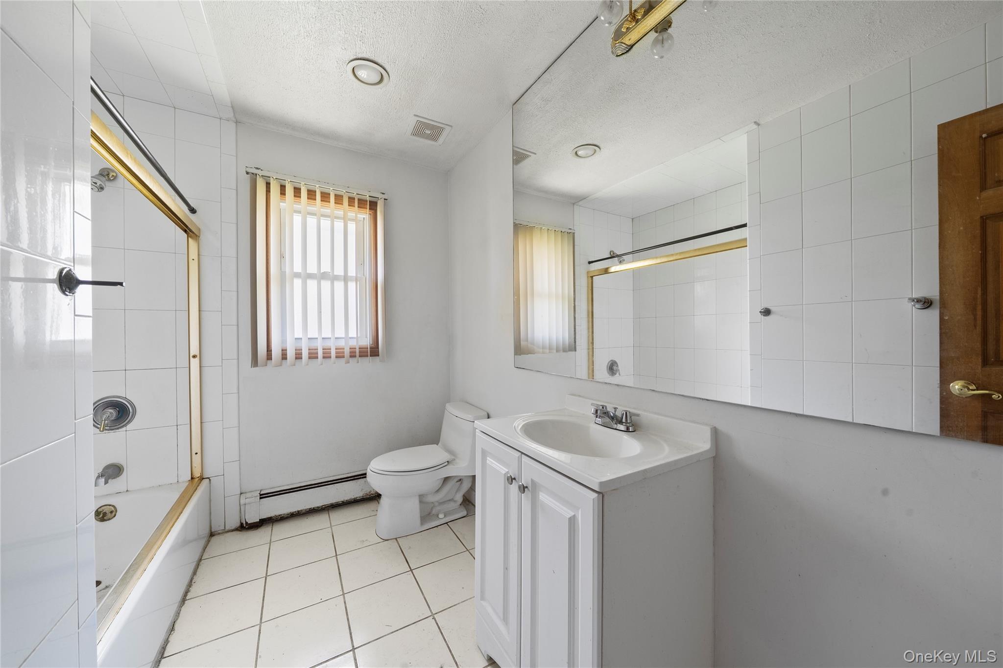 #13 photo, 2986 Valley Road, Wantagh , NY 11793