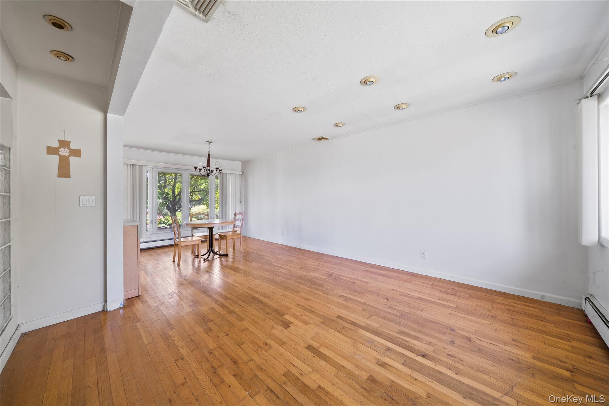 #3 photo, 2986 Valley Road, Wantagh , NY 11793