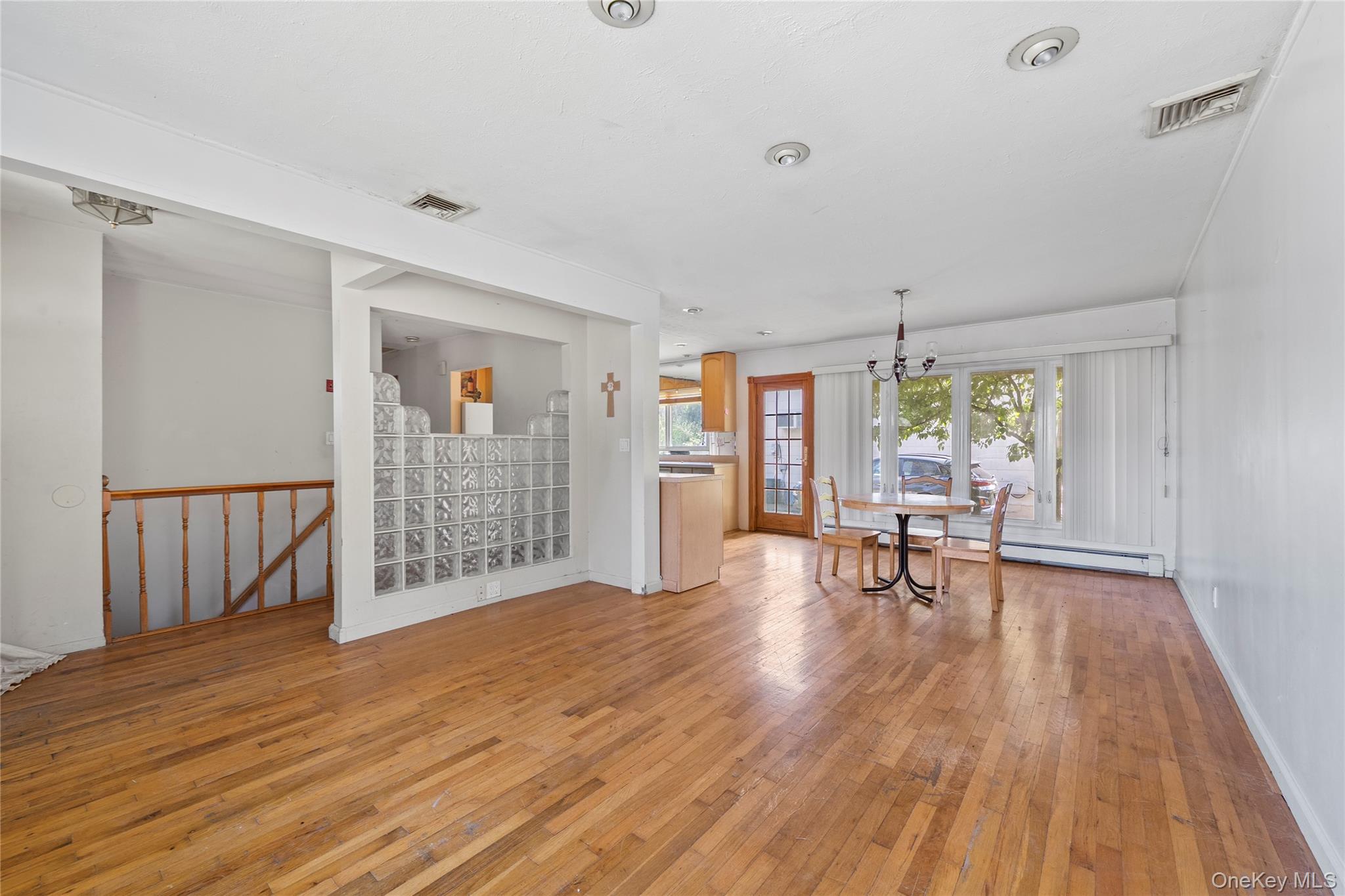 #4 photo, 2986 Valley Road, Wantagh , NY 11793