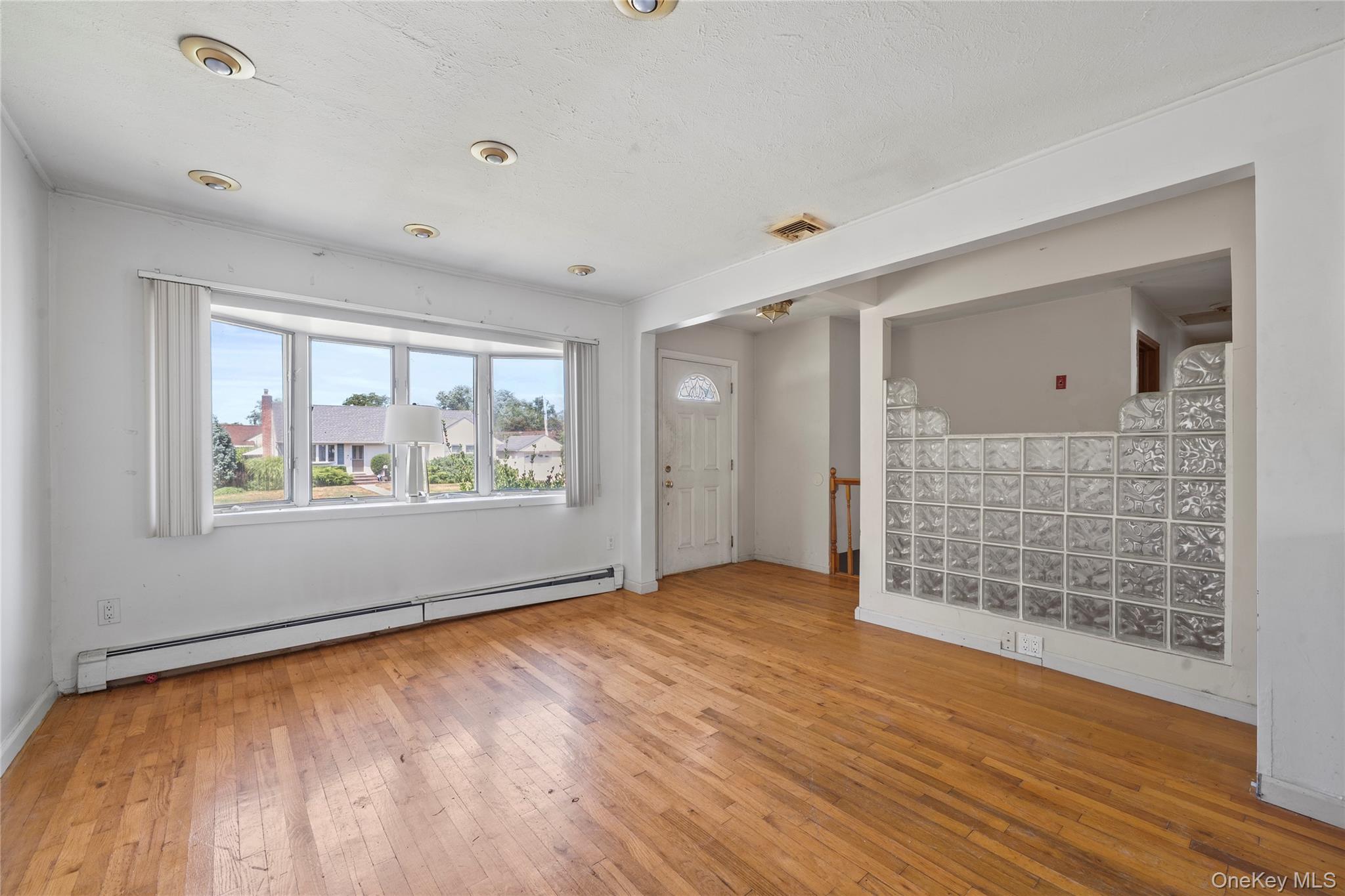 #5 photo, 2986 Valley Road, Wantagh , NY 11793