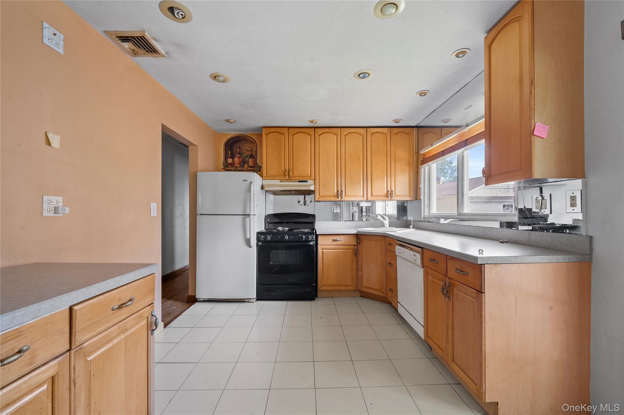 #7 photo, 2986 Valley Road, Wantagh , NY 11793