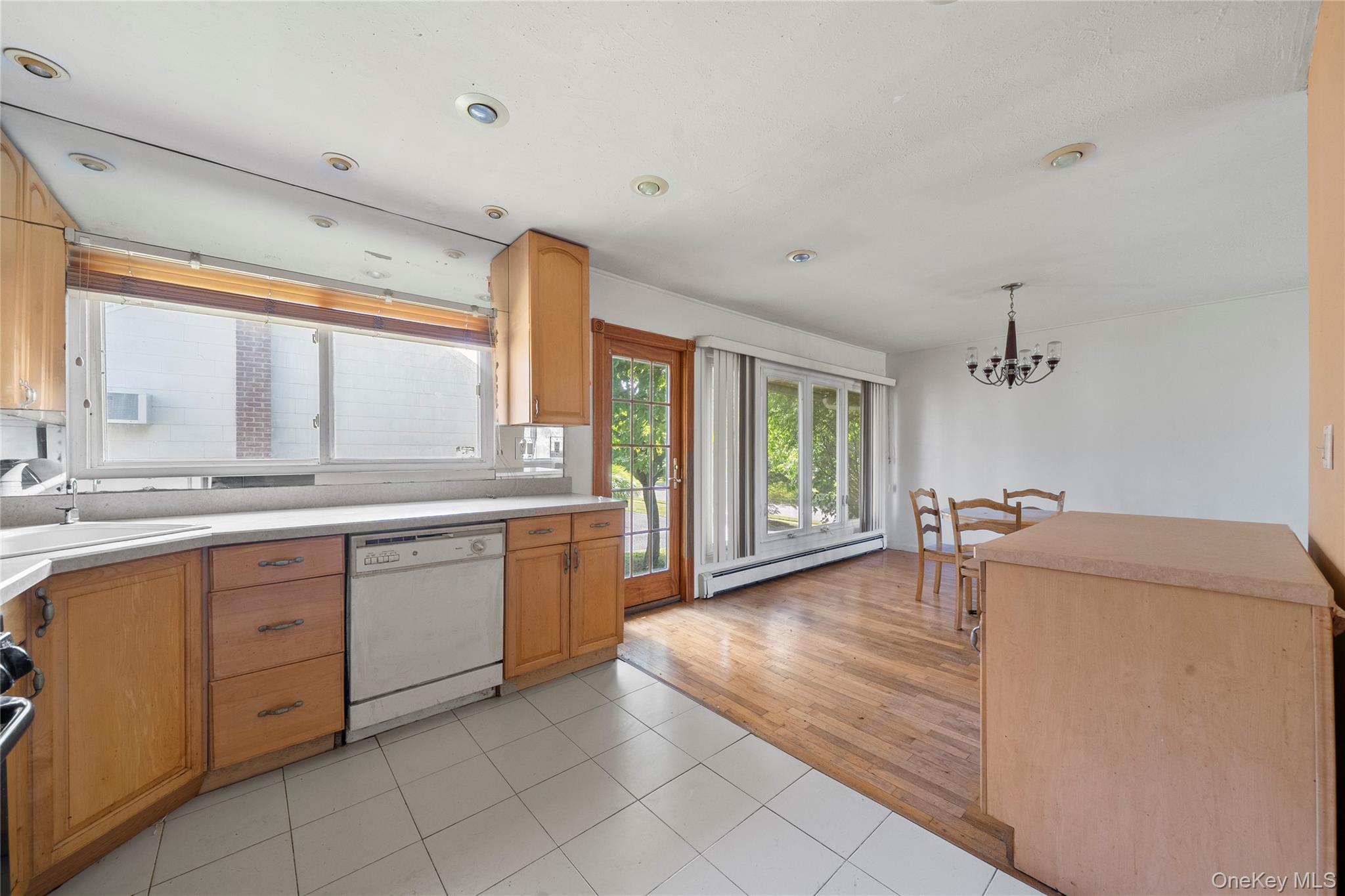 #8 photo, 2986 Valley Road, Wantagh , NY 11793