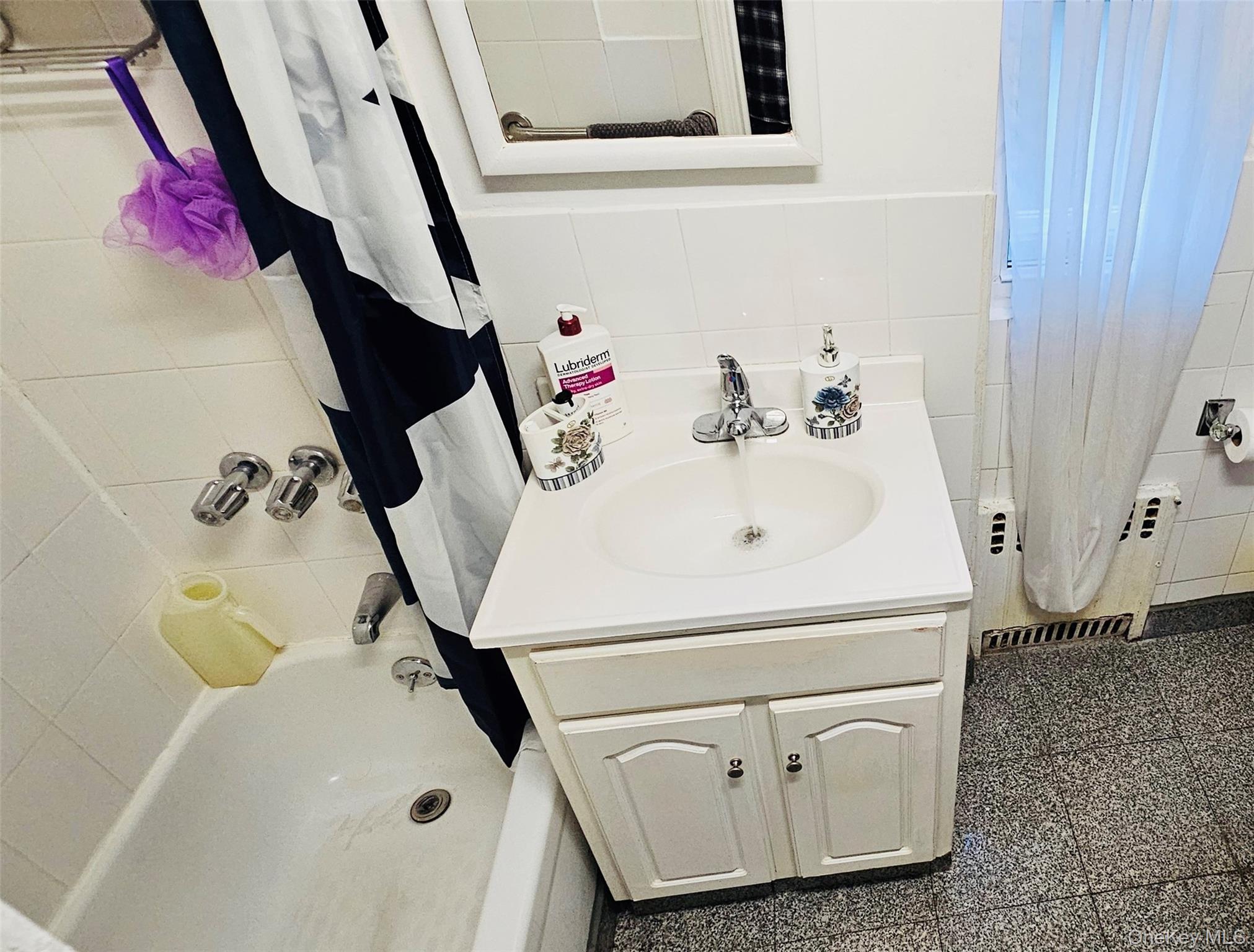 #9 photo, 6728 Forest Avenue, कुईंस Ridgewood , NY 11385