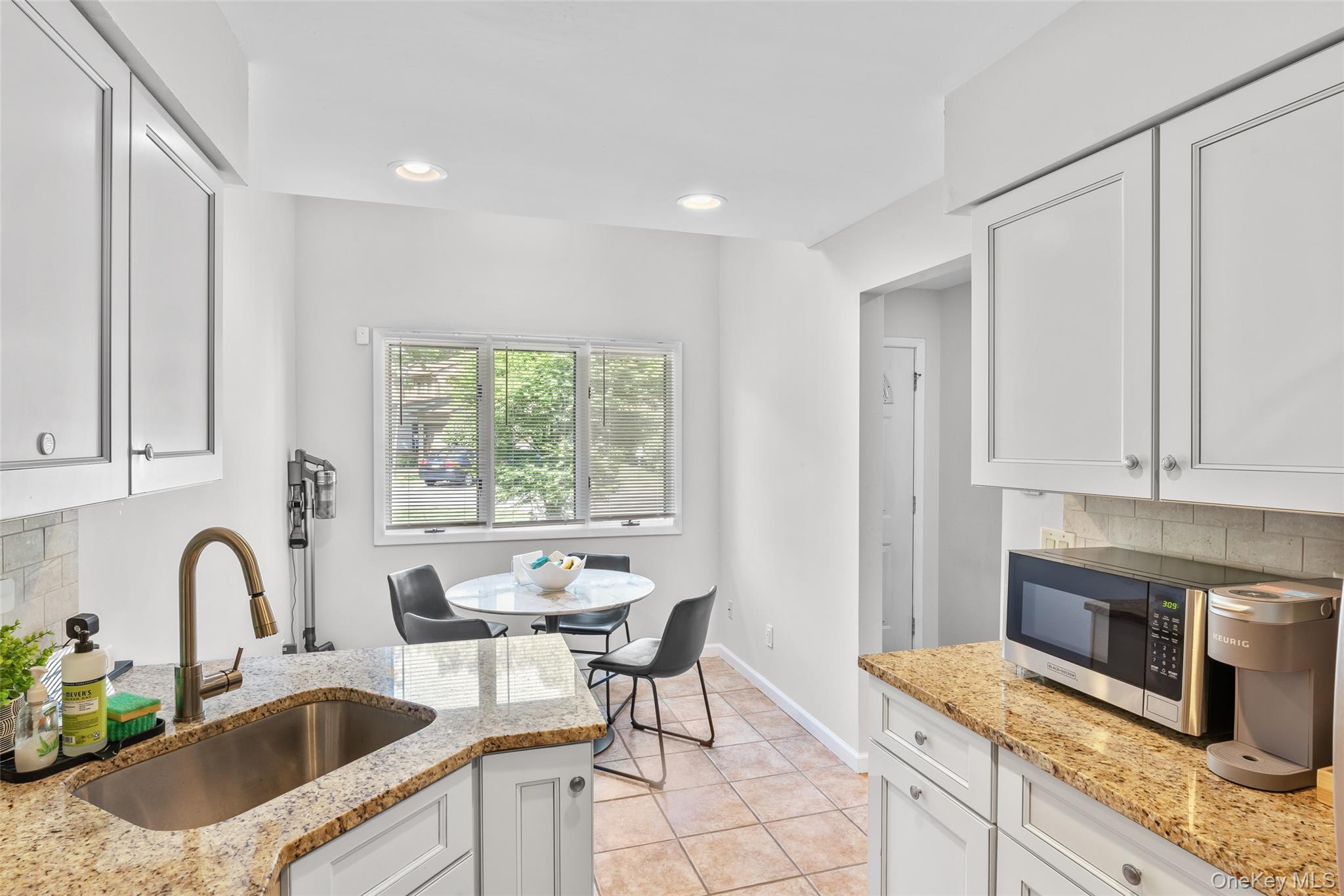 #11 photo, 25 Jeremy Circle, サフォーク郡 Nesconset , NY 11767