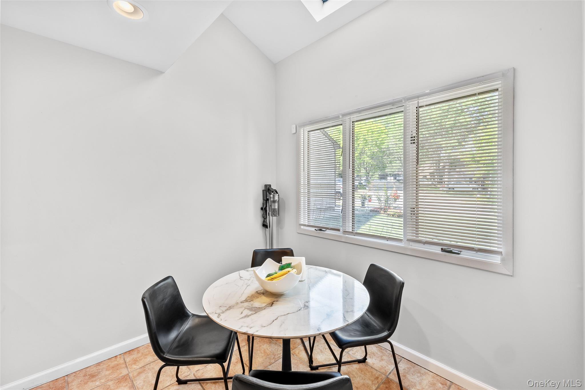 #12 photo, 25 Jeremy Circle, サフォーク郡 Nesconset , NY 11767