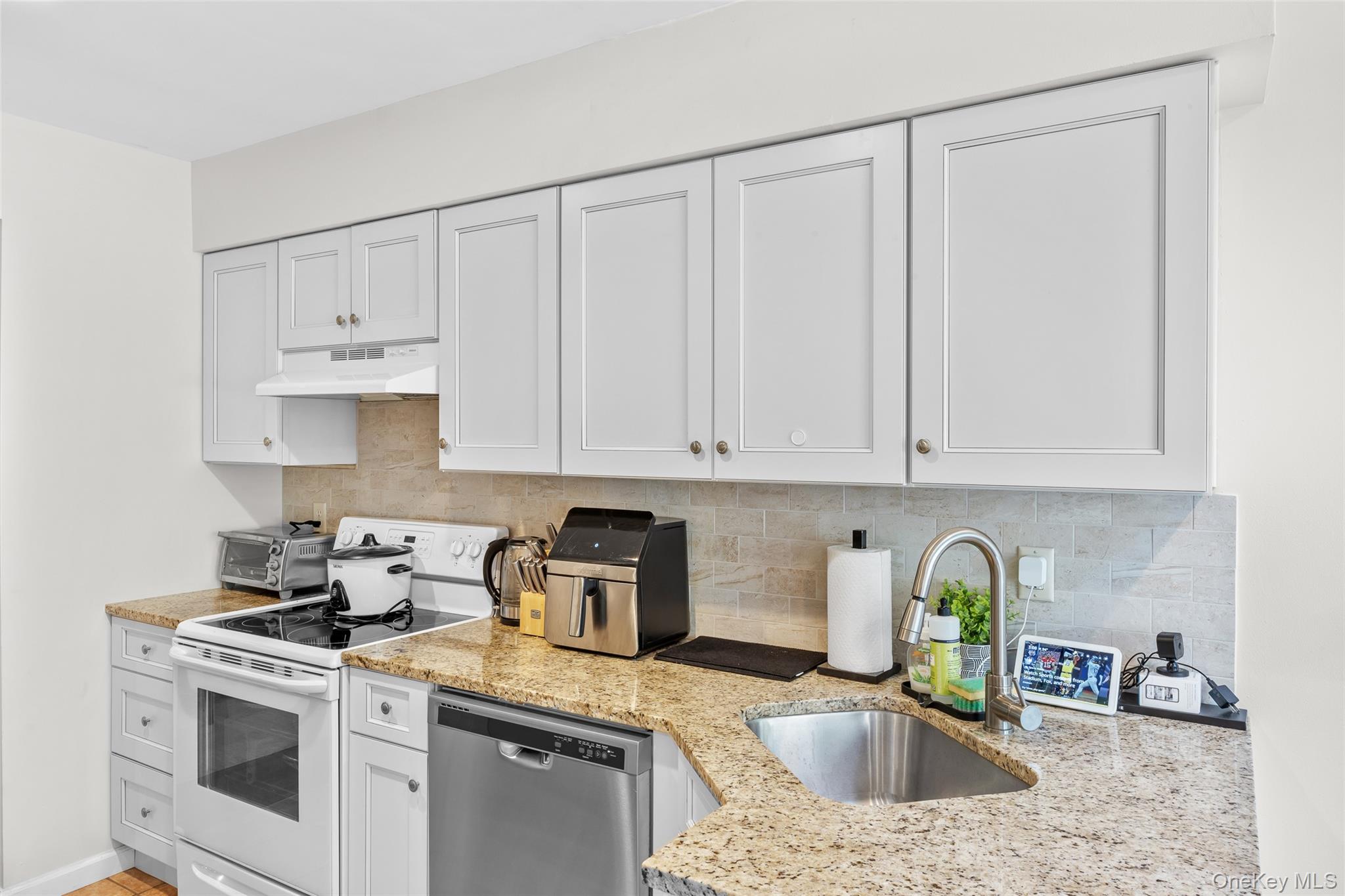 #9 photo, 25 Jeremy Circle, サフォーク郡 Nesconset , NY 11767