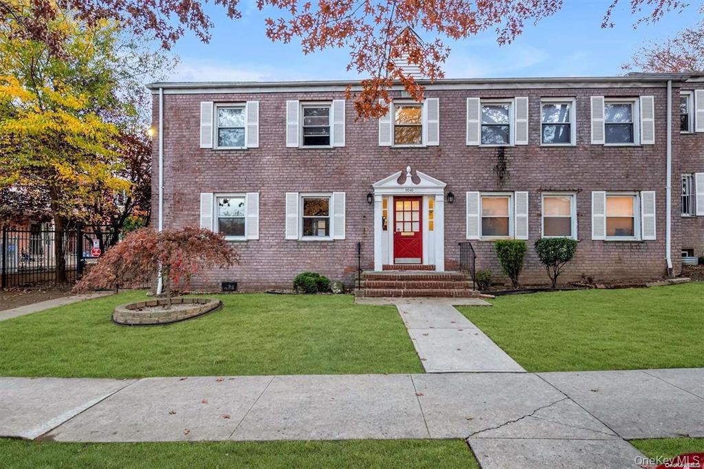 #1 photo, 110-60 64 Road, फॉरेस्ट हिल्स Forest Hills , NY 11375