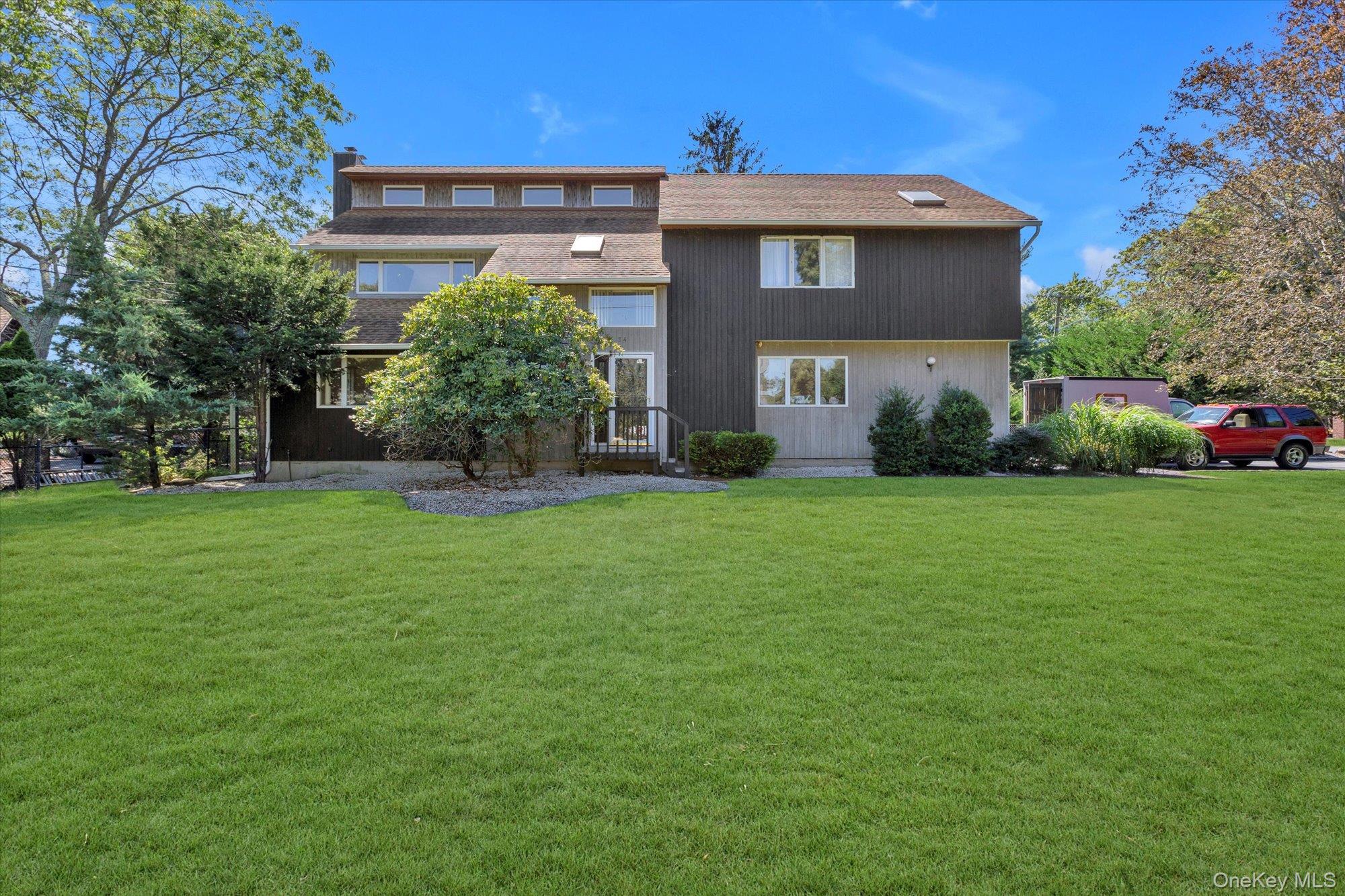 #1 photo, 34 Sedgemere Road, サフォーク郡 Center Moriches , NY 11934